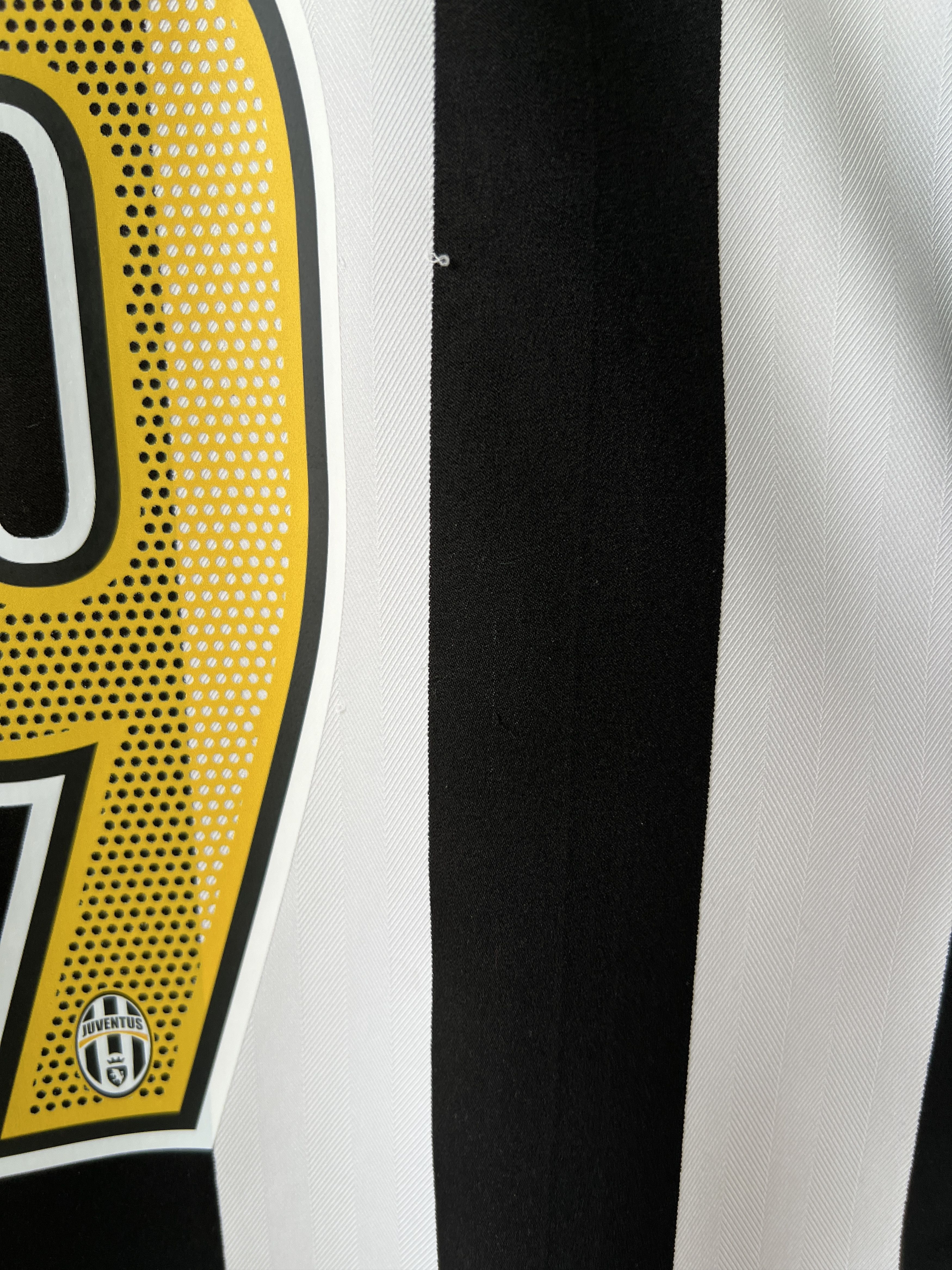 Nike (M) Juventus 2005-06 Home Long Sleeve Kit Ibrahimovic #9 Size US M / EU 48-50 / 2 - 10 Thumbnail