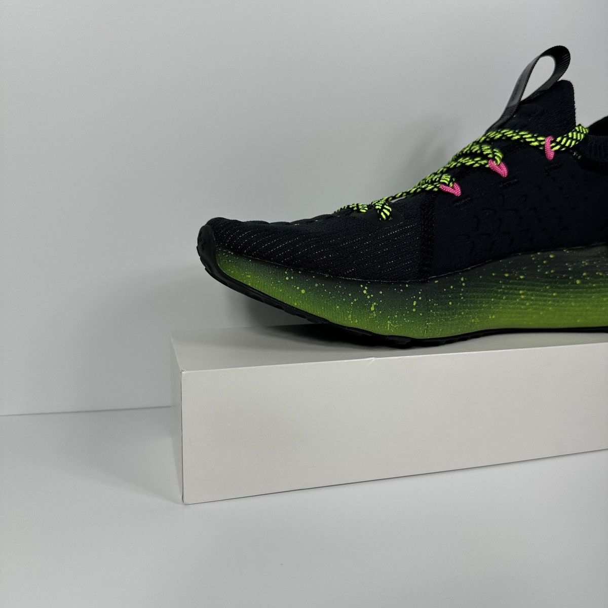 Under Armour HOVR PHANTOM 3 AMP LIME SURGE RUNNING INTELLIKNIT GREEN PINK Size US 9.5 / EU 42-43 - 6 Thumbnail