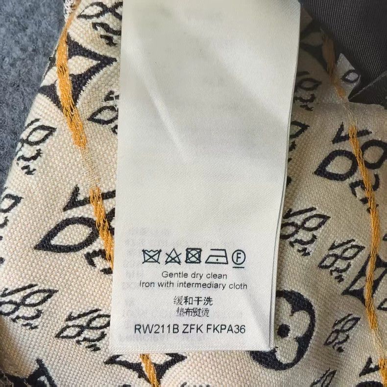 Louis Vuitton Louis Vuitton 1854 Full print parquet slacks pants Size US 36 / EU 52 - 5 Thumbnail