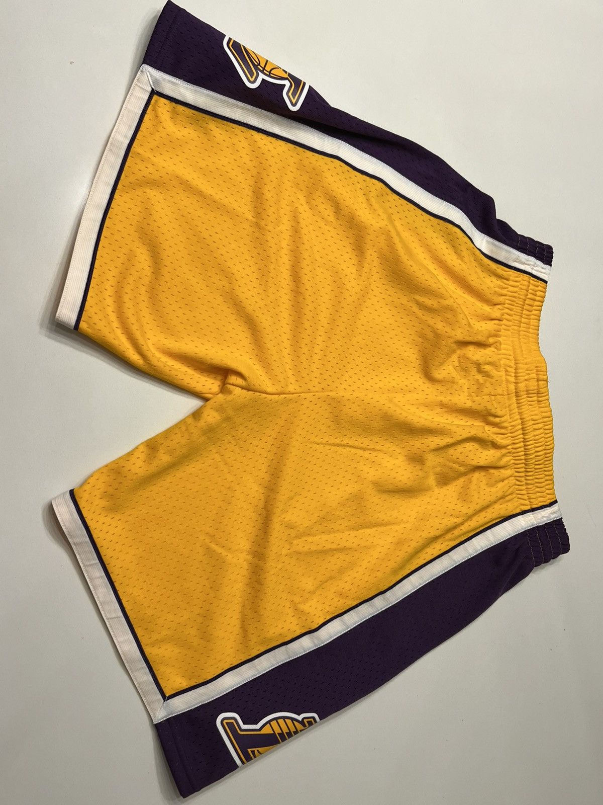 Other Men's Mitchell & Ness NBA Swingman Shorts Los Angeles Lakers Size US 34 / EU 50 - 2 Thumbnail