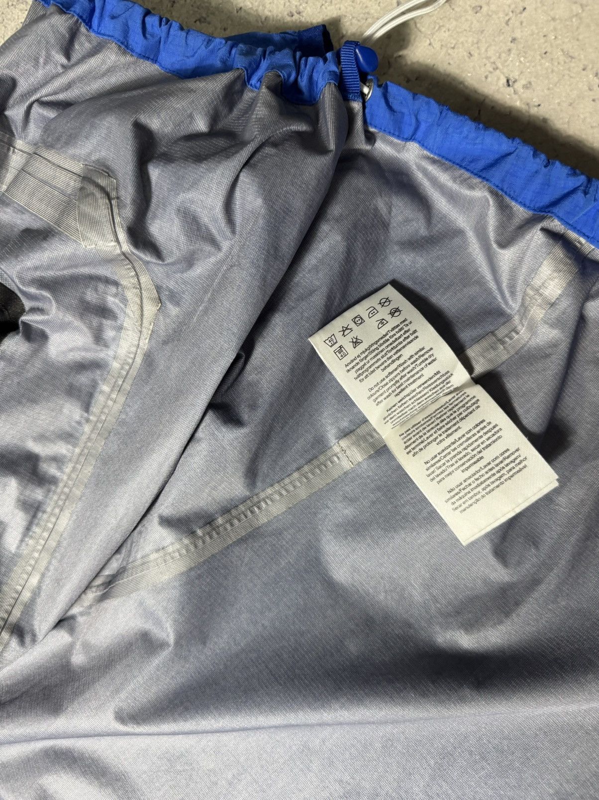 Peak Performance Peak Performance Gore-Tex Blue Membrane Light Jacket Size L Size US L / EU 52-54 / 3 - 12 Thumbnail