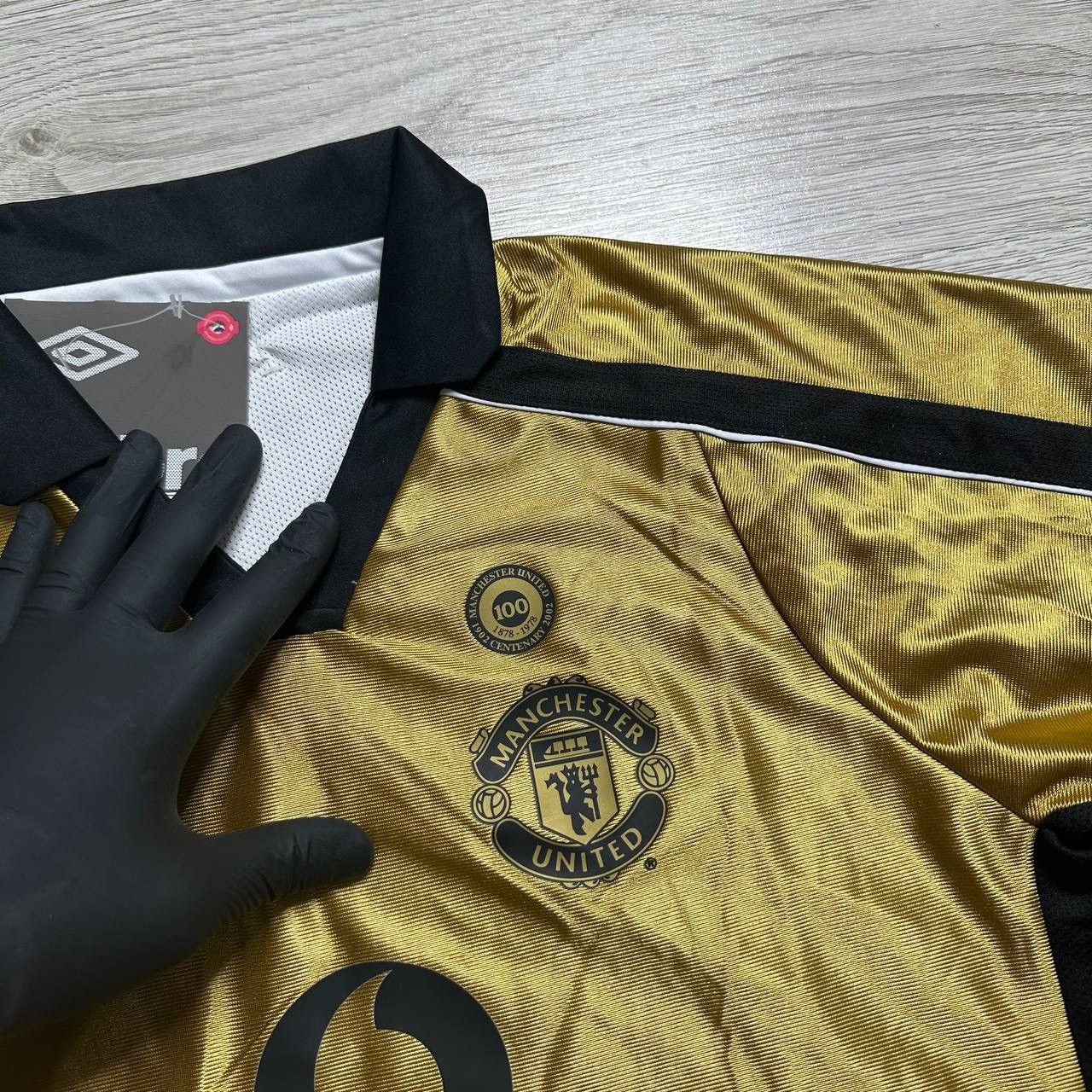 Umbro Vintage Manchester United Soccer jersey gold/white - Size L Size US L / EU 52-54 / 3 - 5 Thumbnail