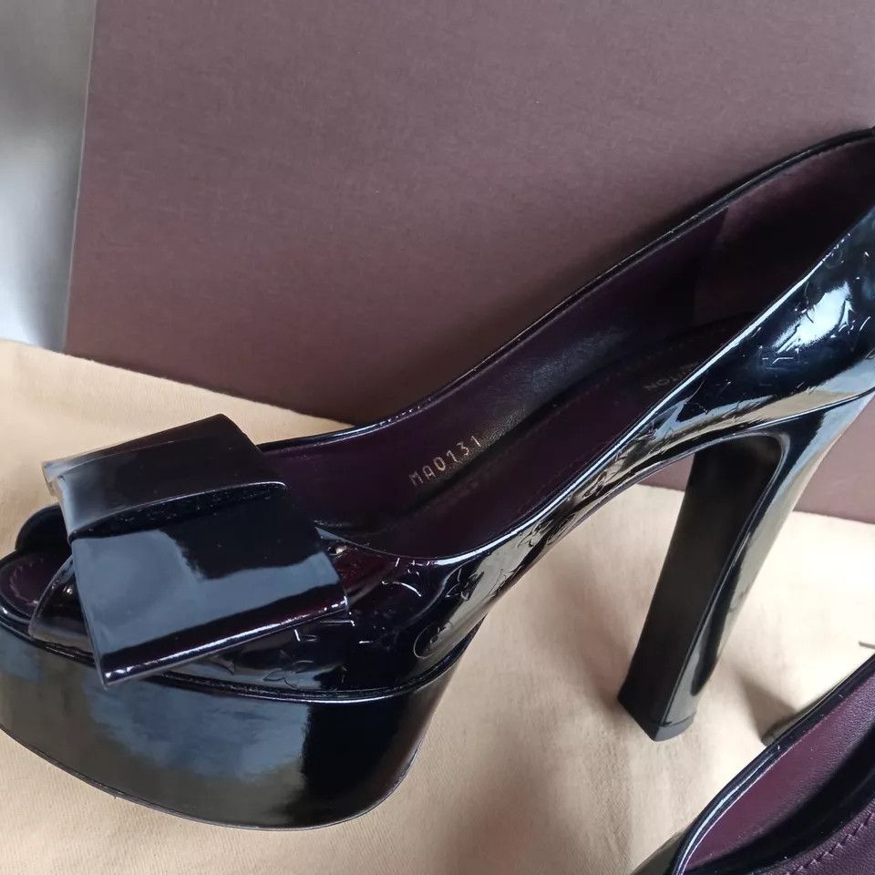 Louis Vuitton Dark burgundy monogram vernise leather bow peep toe platform Size US 8 / IT 38 - 3 Thumbnail