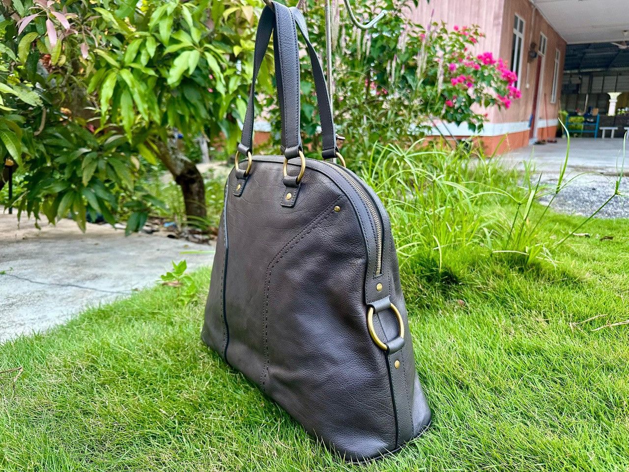 Yves Saint Laurent Authentic Yves Saint Laurent YSL Leather Muse Large Tote Bag Size ONE SIZE - 3 Thumbnail