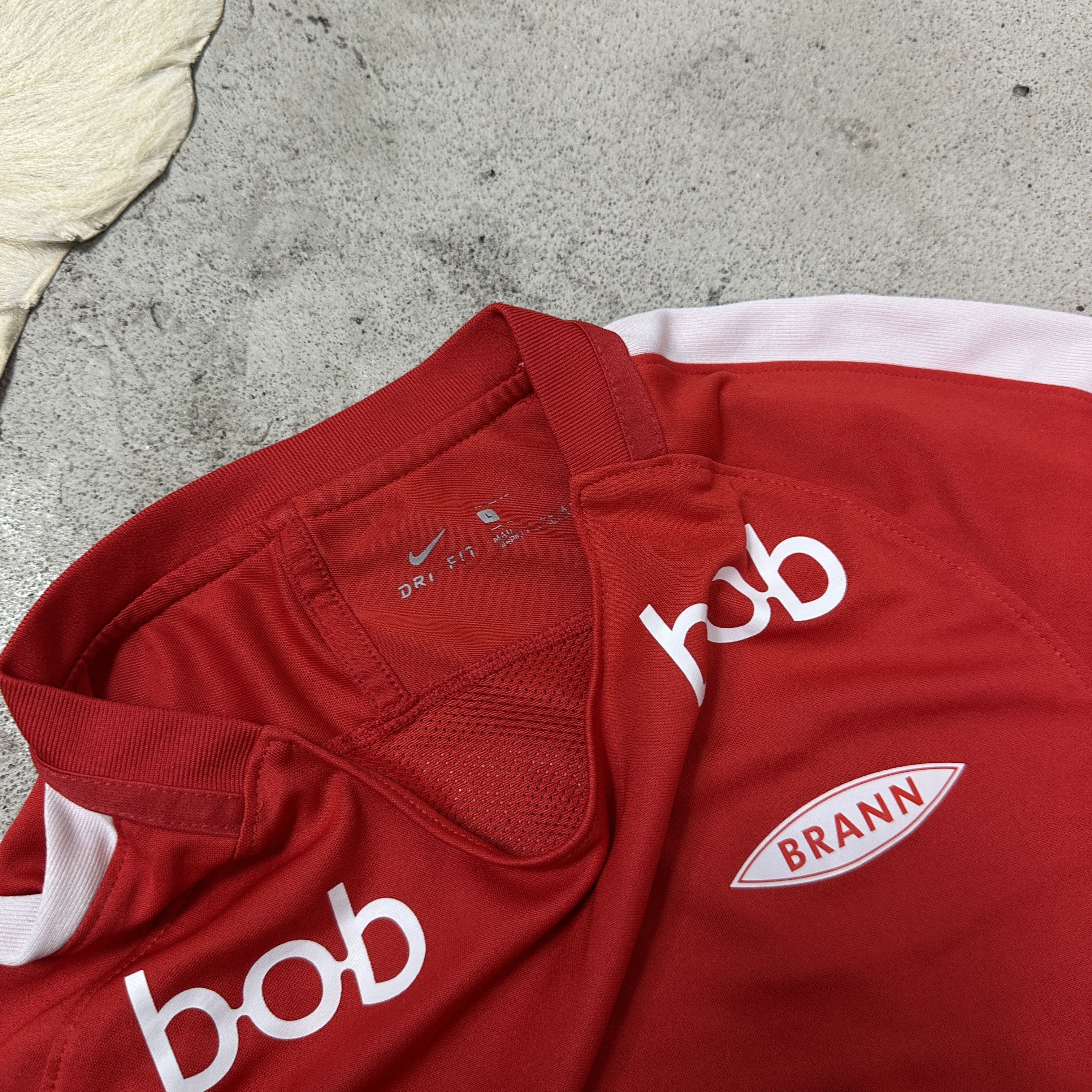 Nike Vintage Sportswear Nike SK Brann 17/18 Jersey Y2K Size US L / EU 52-54 / 3 - 4 Thumbnail