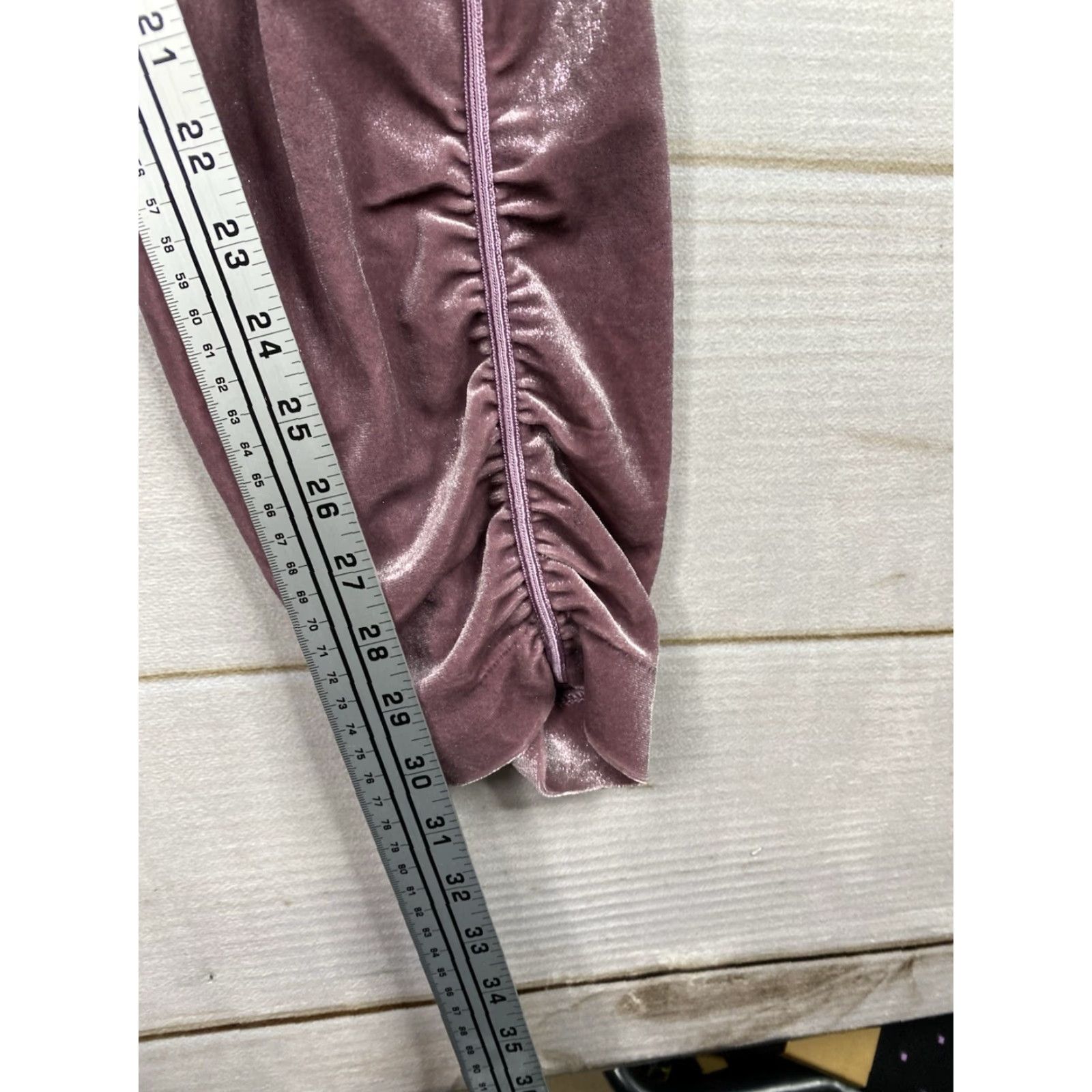 Juicy Couture VINTAGE Juicy Couture Sweatpants Womens XL Jogger Velvet Purple Ruched Ankle 90s Style Tapered Pants Womens XL Purple Velvet Jogger Size 40" / US 18 - 6 Thumbnail