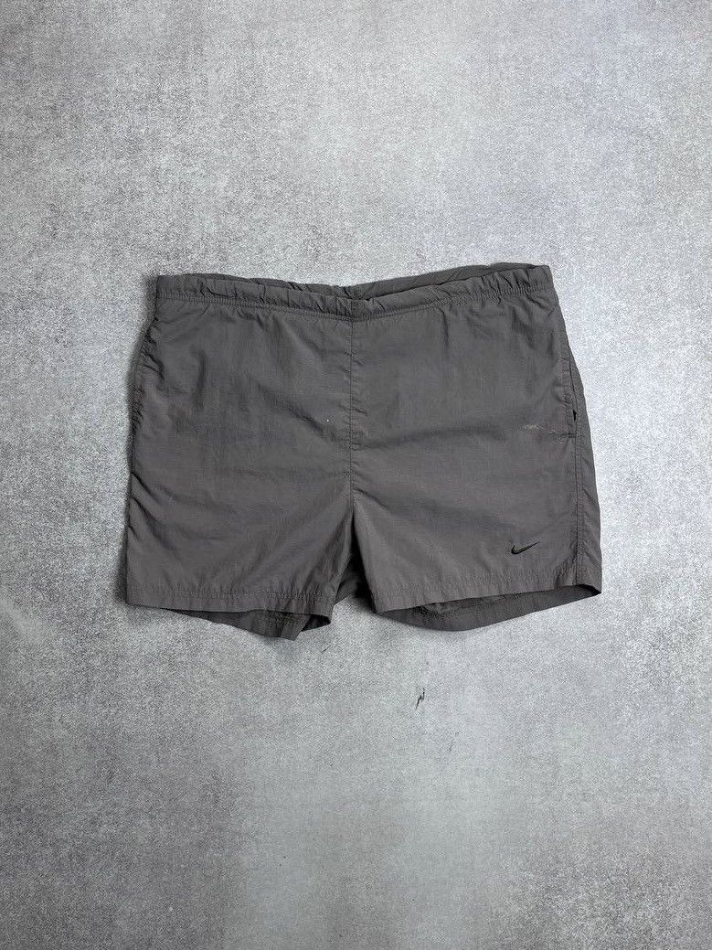 Nike × Vintage Vintage Nike Swosh Nylon Sportwear Shorts Y2K M Size US 32 / EU 48 - 1 Thumbnail