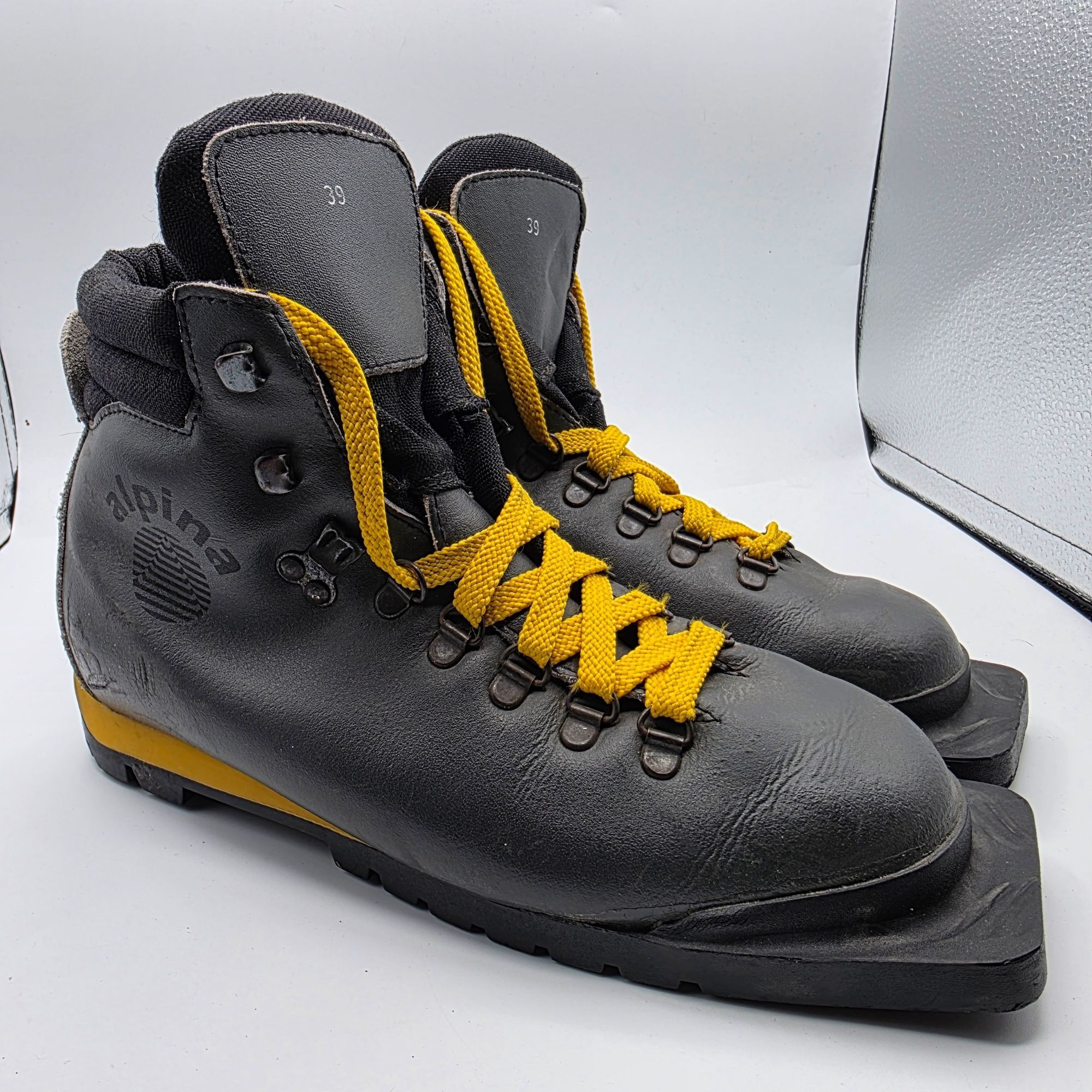 Other Alpina 3 Pin 75mm Nordic Norm XC Ski Boots Mens Size 39 Blac Size US 6 / EU 39 - 1 Thumbnail