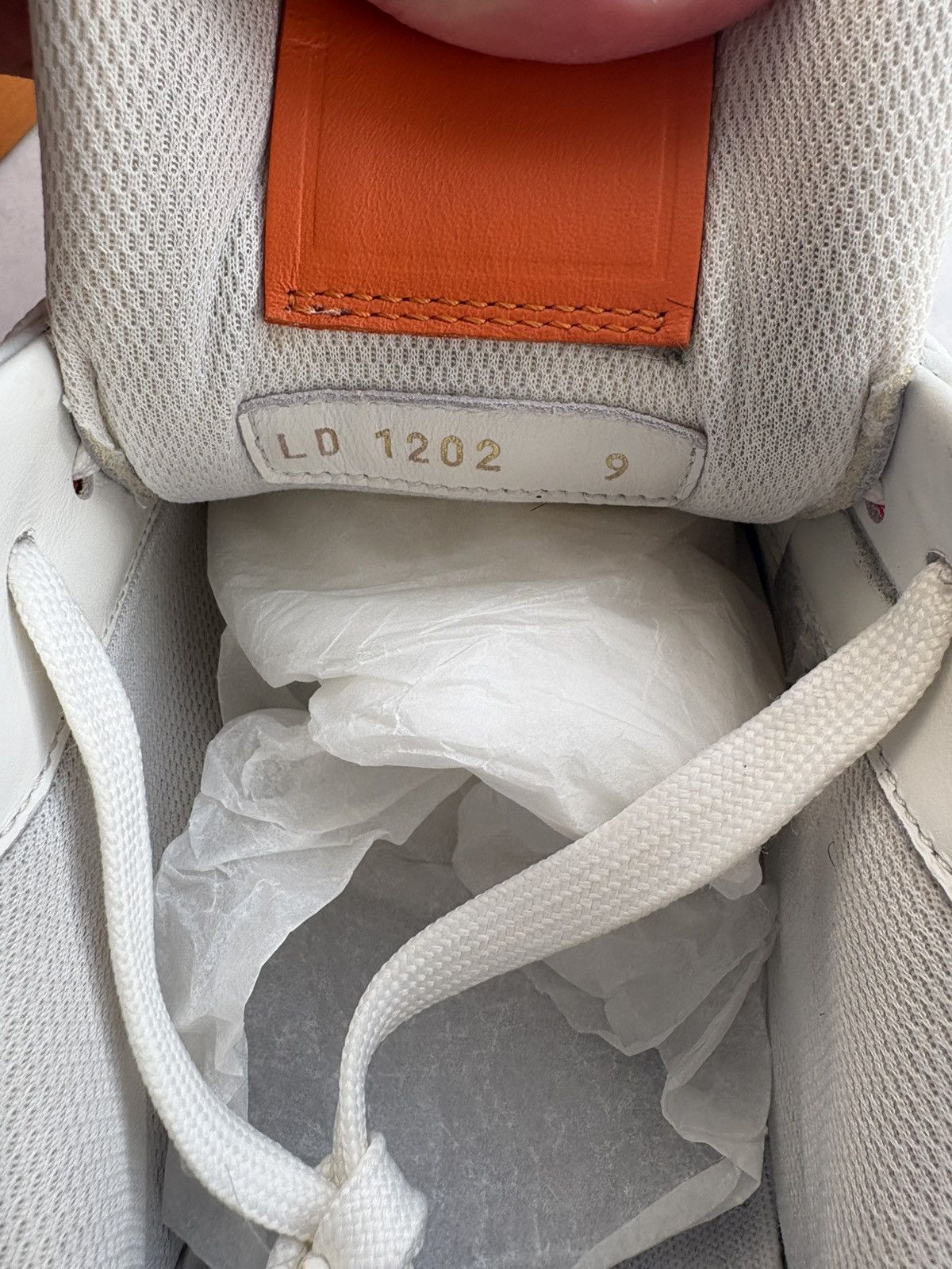 Louis Vuitton Louis vuitton trainer orange blanc signature #54 size 9 Size US 9 / EU 42 - 9 Thumbnail