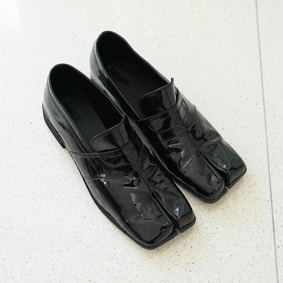 Designer Unisex Slip On Takumi Tabi Leather Size US 10 / EU 43 - 2 Thumbnail