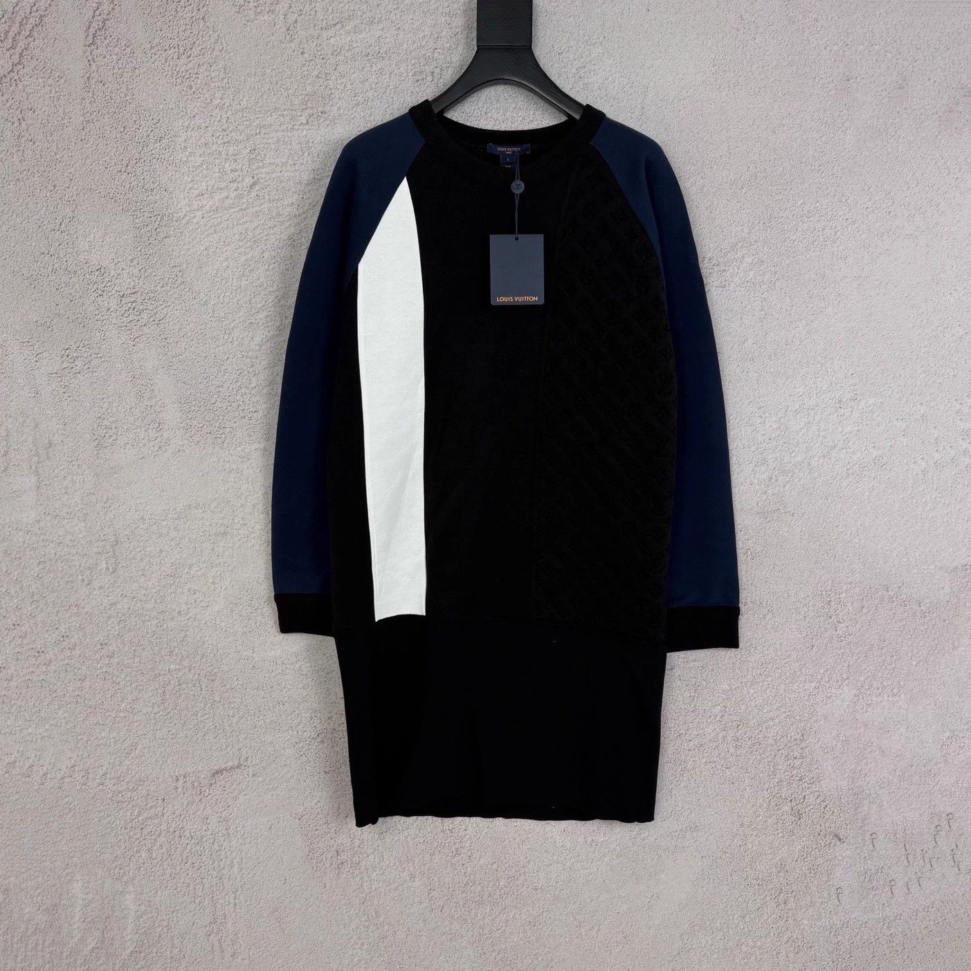 Louis Vuitton LV Embossed Logo Colorblocked L Dress Size L / US 10 / IT 46 - 1 Thumbnail