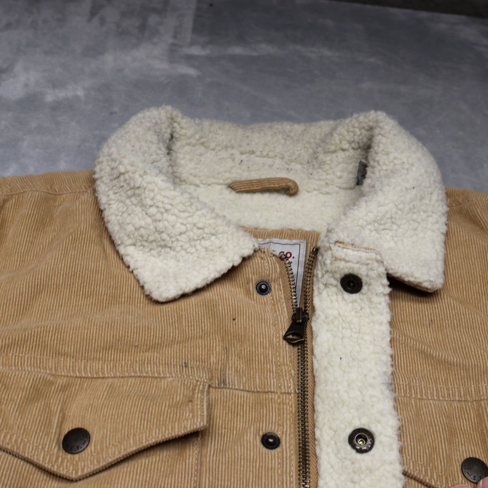Levi's Levi's Trucker Jacket Mens Medium Beige Corduroy Sherpa Lined Rugged Full Zip Size US M / EU 48-50 / 2 - 6 Thumbnail