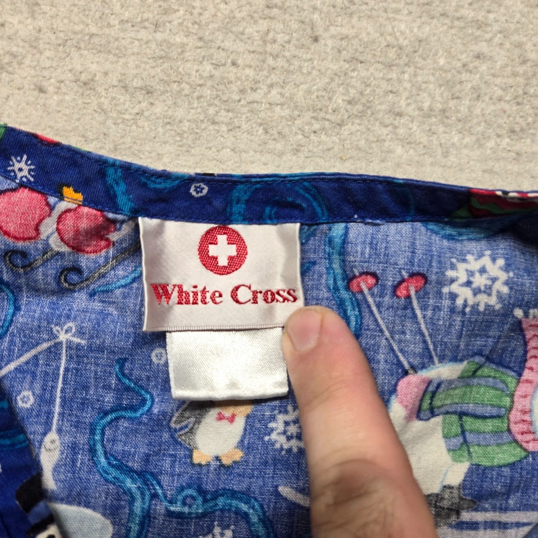 Vintage VINTAGE White Cross Shirt Women Large Blue Snowman Holiday Scrub Top Shirt Adult Womens Large Snowman Patterned 90s Christmas Size L / US 10 / IT 46 - 3 Thumbnail