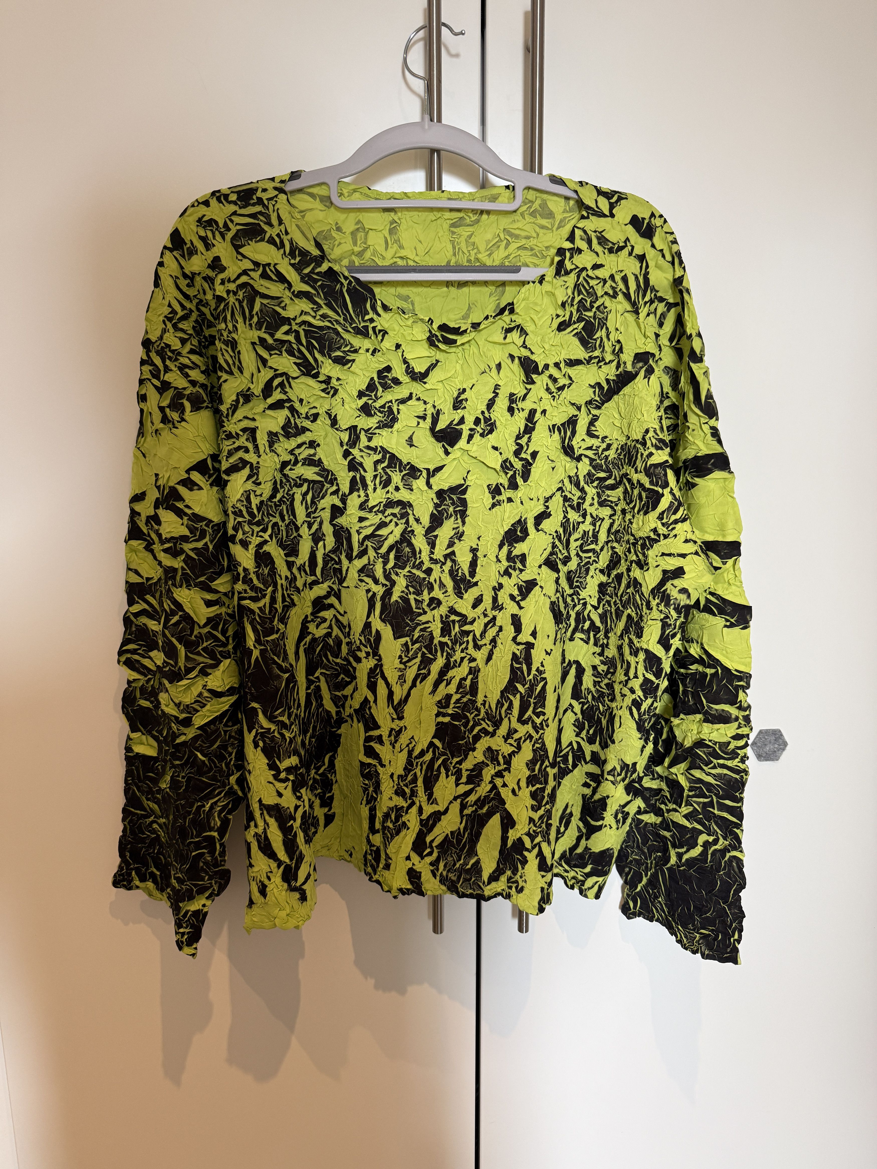 Issey Miyake Issey Miyake Archival Acid Green Crinkled Leaf Print Size S / US 4 / IT 40 - 1 Thumbnail