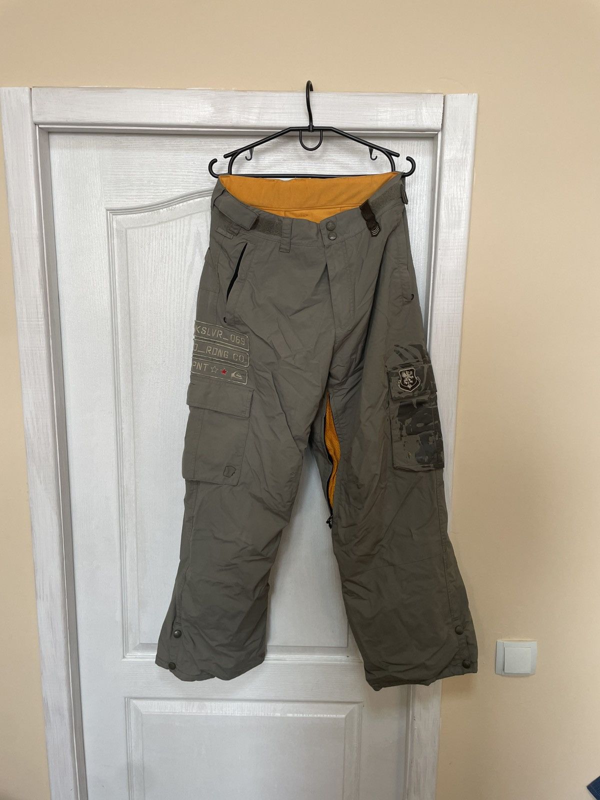 Goretex × Quiksilver Vintage Quiksilver Ski Pants military khaki army X wrpnt Size US 34 / EU 50 - 1 Thumbnail