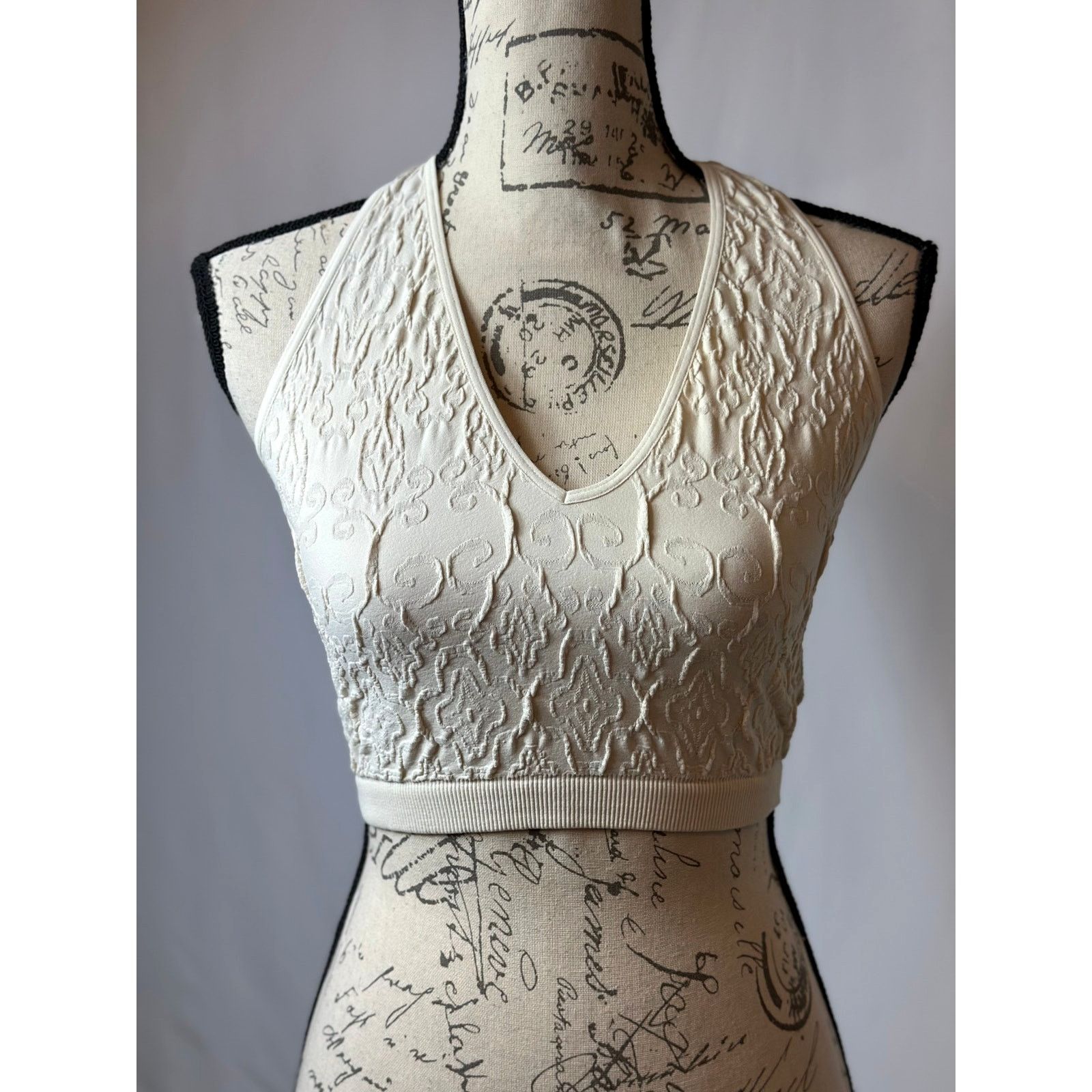 BKE BKE Seamless Textured Halter Bralette Top M/L Size M / US 6-8 / IT 42-44 - 4 Thumbnail