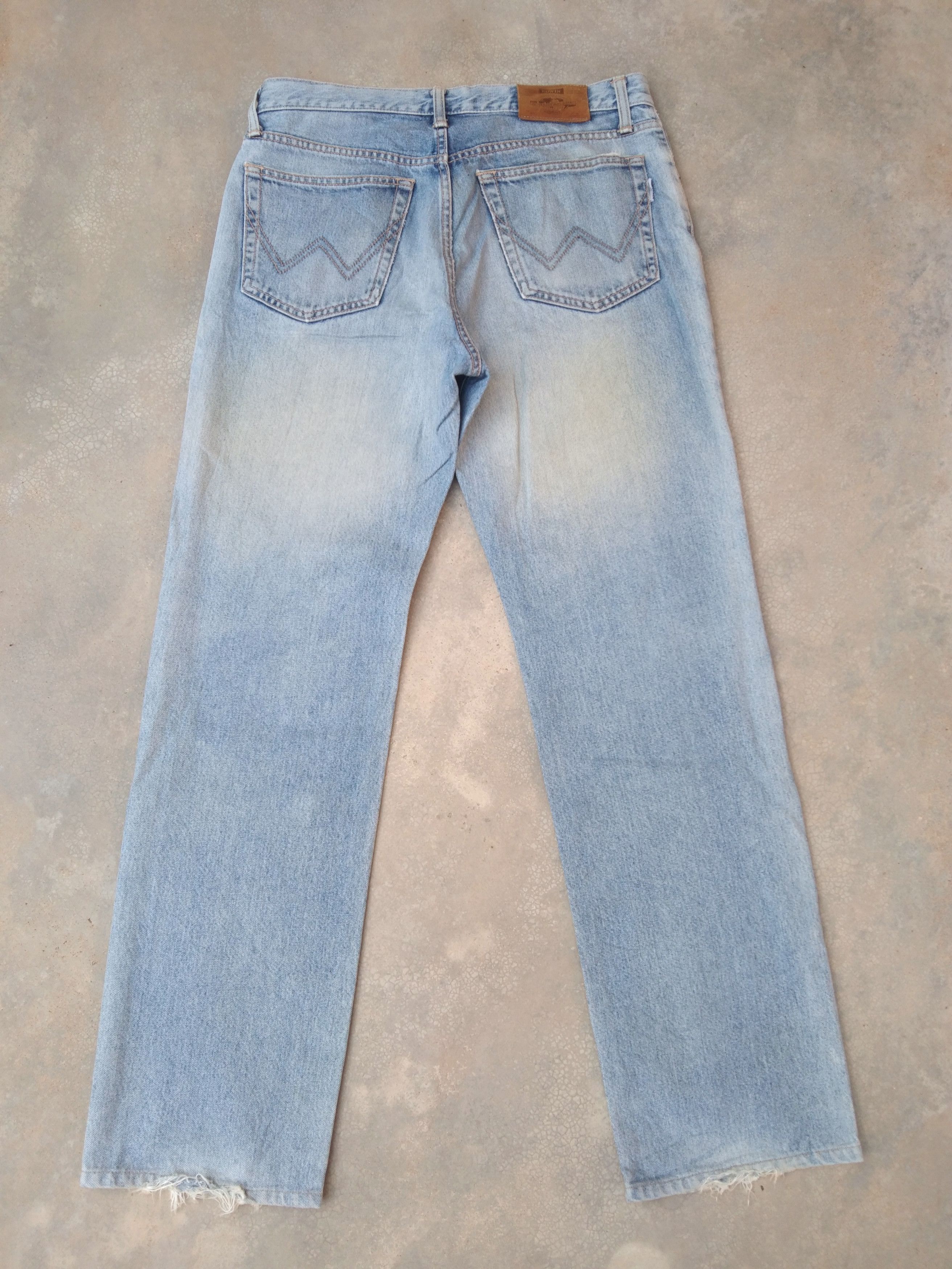 Japanese Brand Vintage Japanese Edwin Faded Blue Distressed Jeans 32x31 Size US 32 / EU 48 - 2 Thumbnail