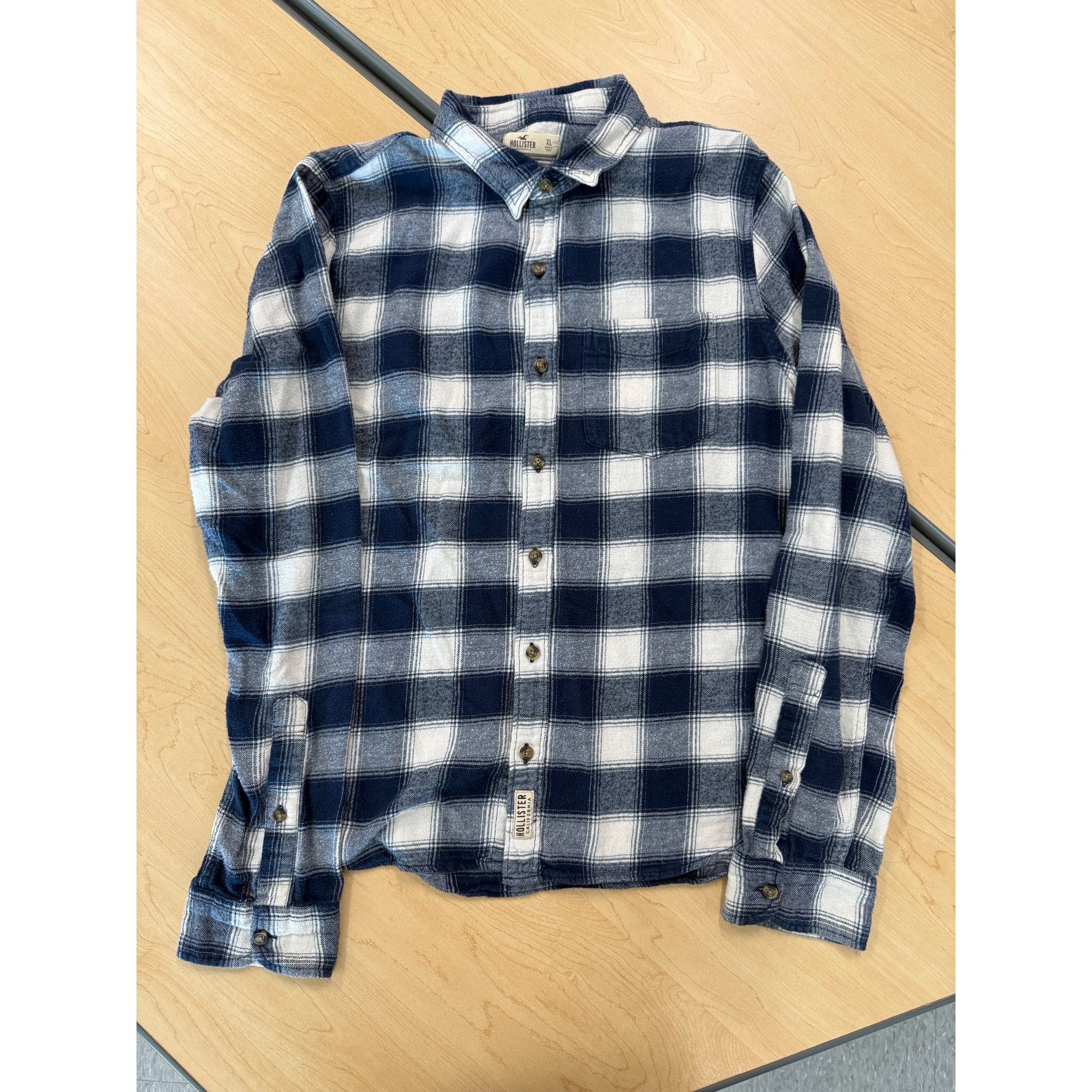 Hollister Hollister Navy White Plaid Flannel Shirt XL Size US XL / EU 56 / 4 - 1 Thumbnail