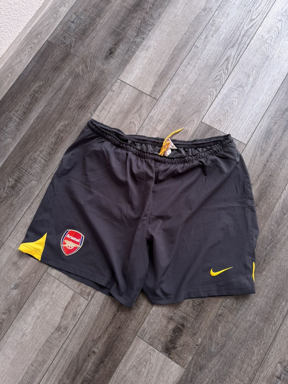 Nike Vintage Nike Arsenal Shorts 90s Football Streetwear Swoosh Size US 36 / EU 52 - 1 Thumbnail