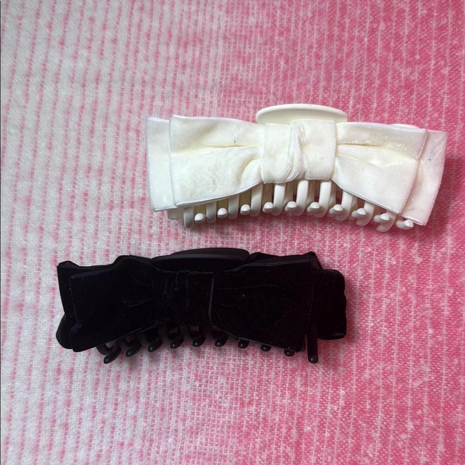 Designer Black and White Bow Hair Clips Size ONE SIZE - 1 Thumbnail