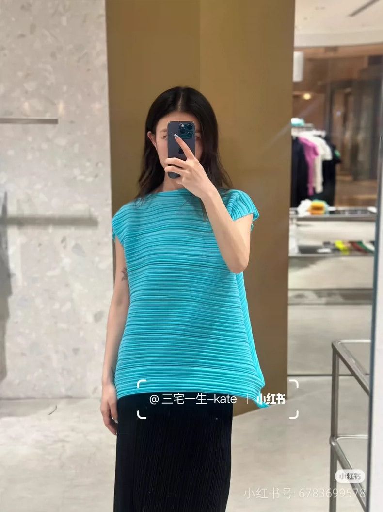Issey Miyake Issey Miyake size:one size Blue knitted striped top Size S / US 4 / IT 40 - 2 Thumbnail