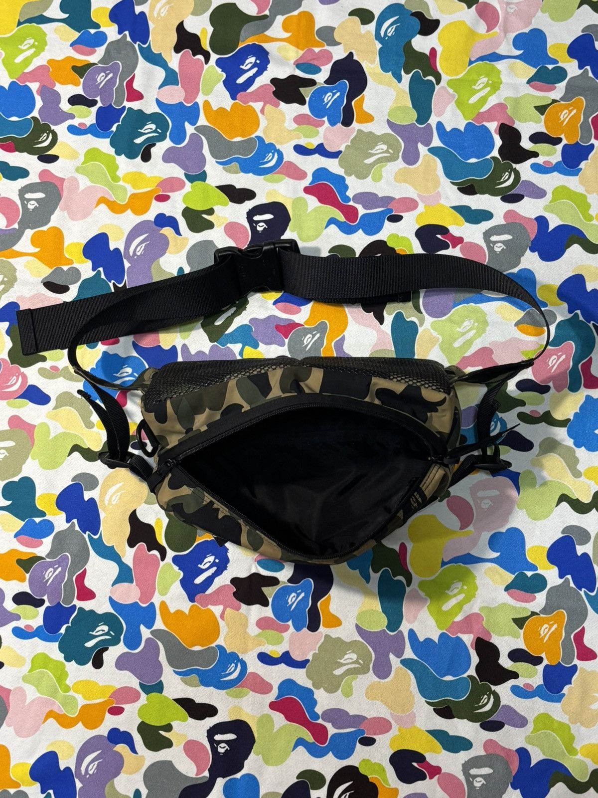 Bape 1st camo green bape crossbody bag /Fanny pack Size ONE SIZE - 3 Thumbnail