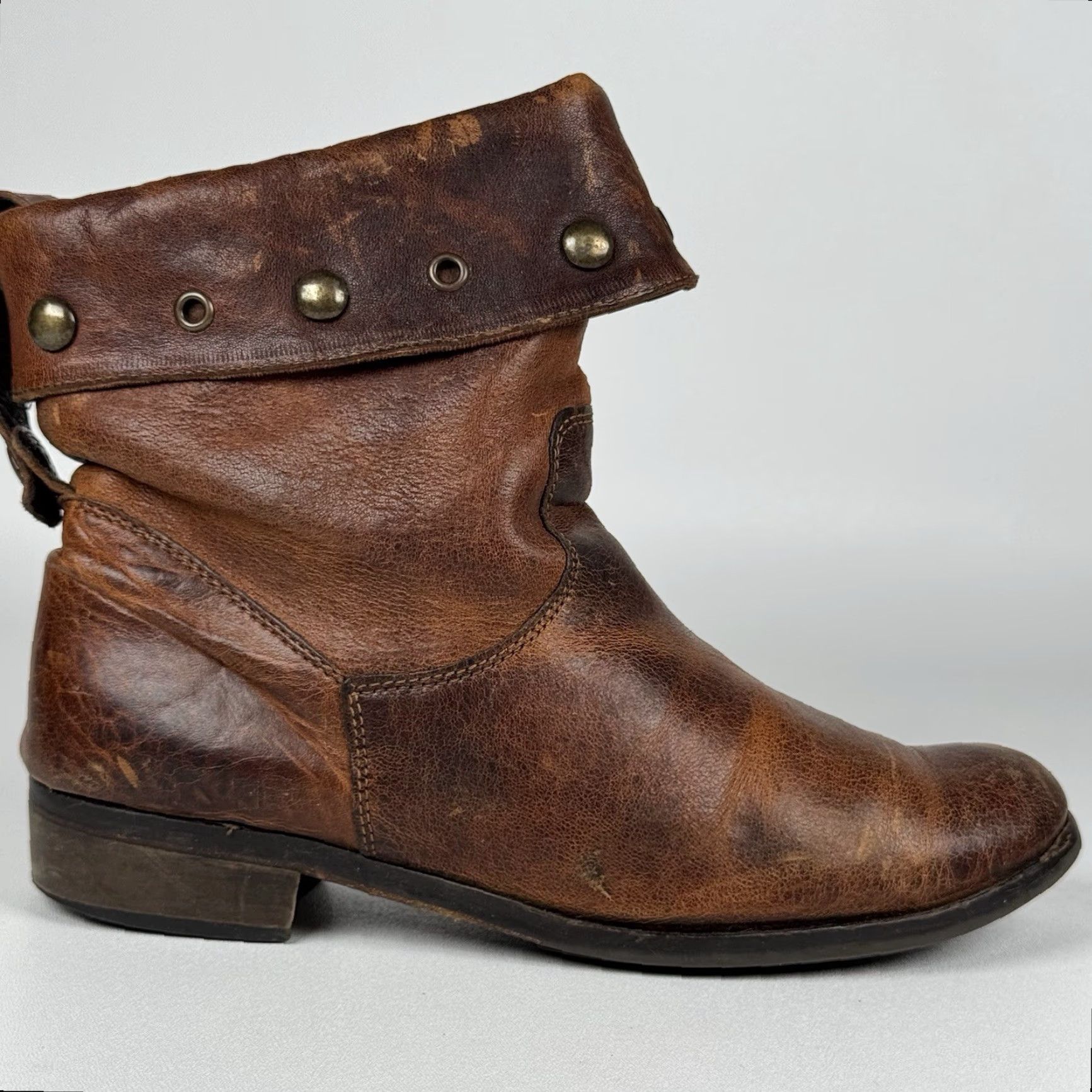 Vintage Womens Boot Cowgirl 6.5 Italian Leather Brown Distressed Studded Block Heel Pull On Coastal Boho Western Biker Shoes Mostly Women งาน Size US 7 / IT 37 - 3 Thumbnail