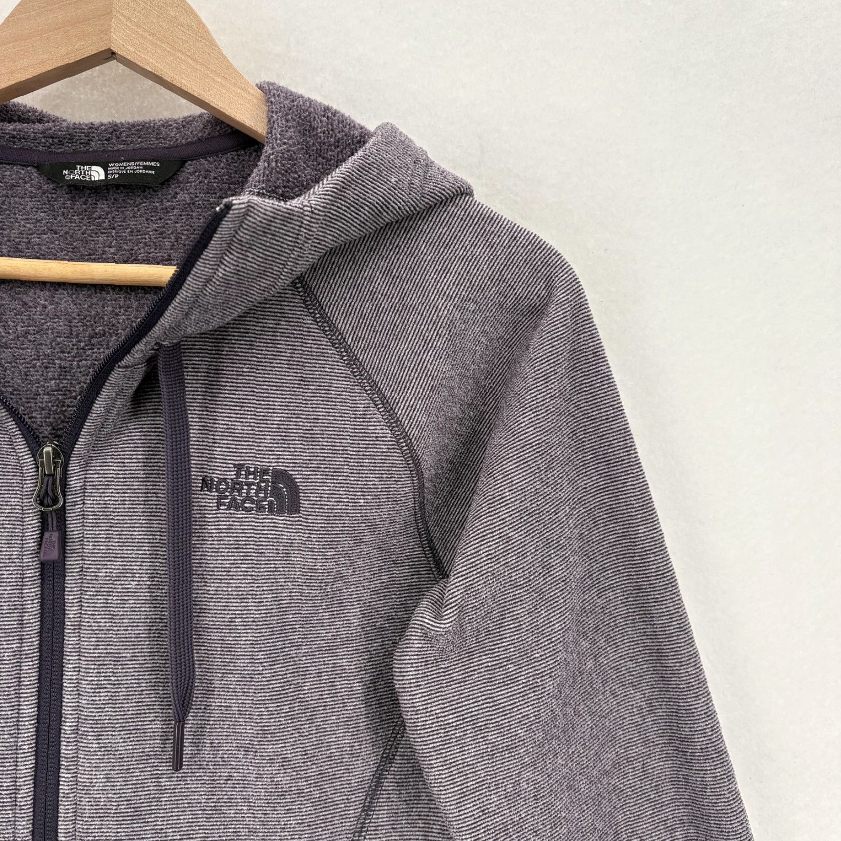 The North Face The North Face Jacket Womens Small Gray Striped Fleece Hooded Full Zip Casual Travel Size S / US 4 / IT 40 - 2 Thumbnail