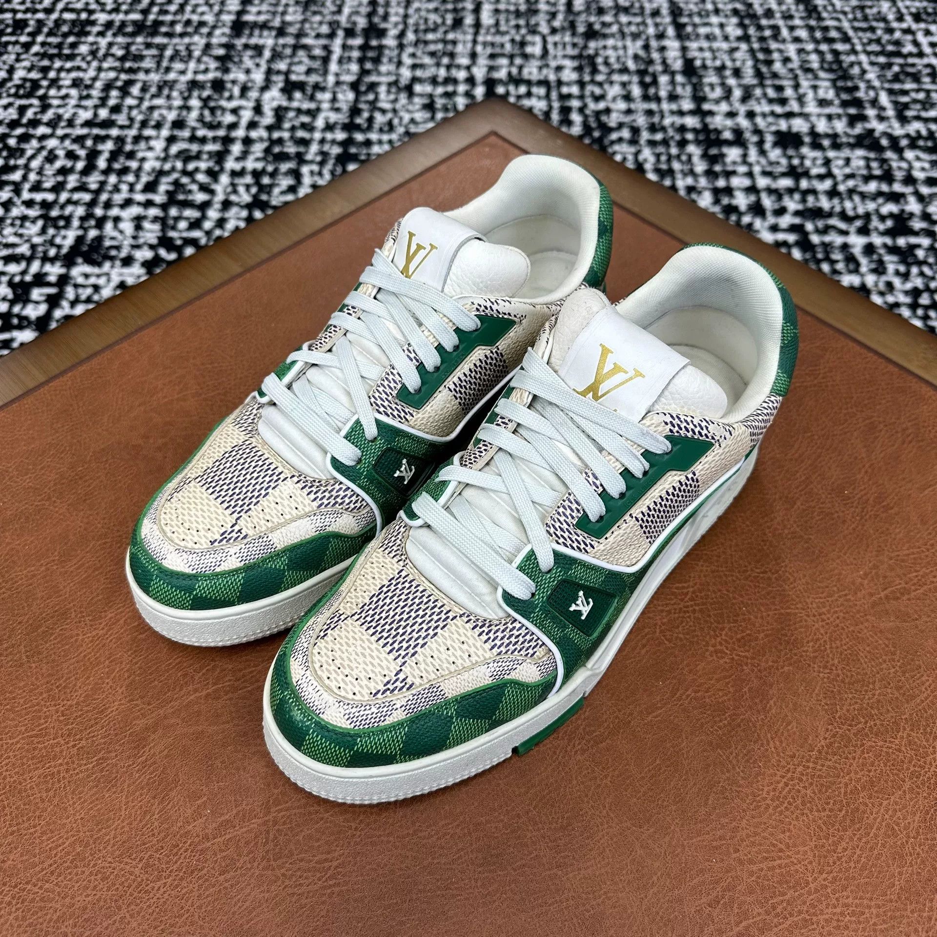 Louis Vuitton Louis Vuitton Training Green Lowtop Sneakers 8 Men Size US 8 / EU 41 - 1 Thumbnail