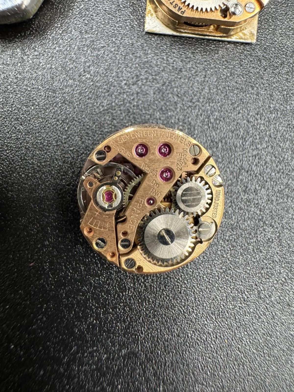 The Unbranded Brand Watch Movements Lot of 4 Hamilton Benrus Riviera Hoga 17J Size ONE SIZE - 8 Thumbnail