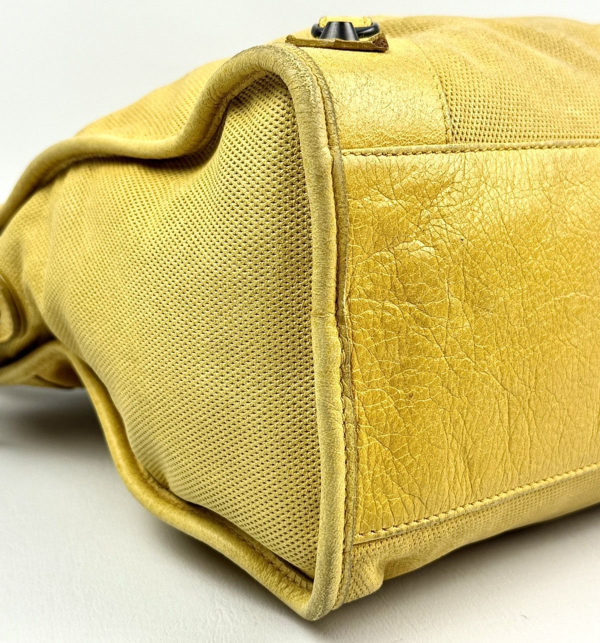 Balenciaga Balenciaga - Ghesquière - 2000’s - Lemon - Peforated - City Size ONE SIZE - 17 Thumbnail