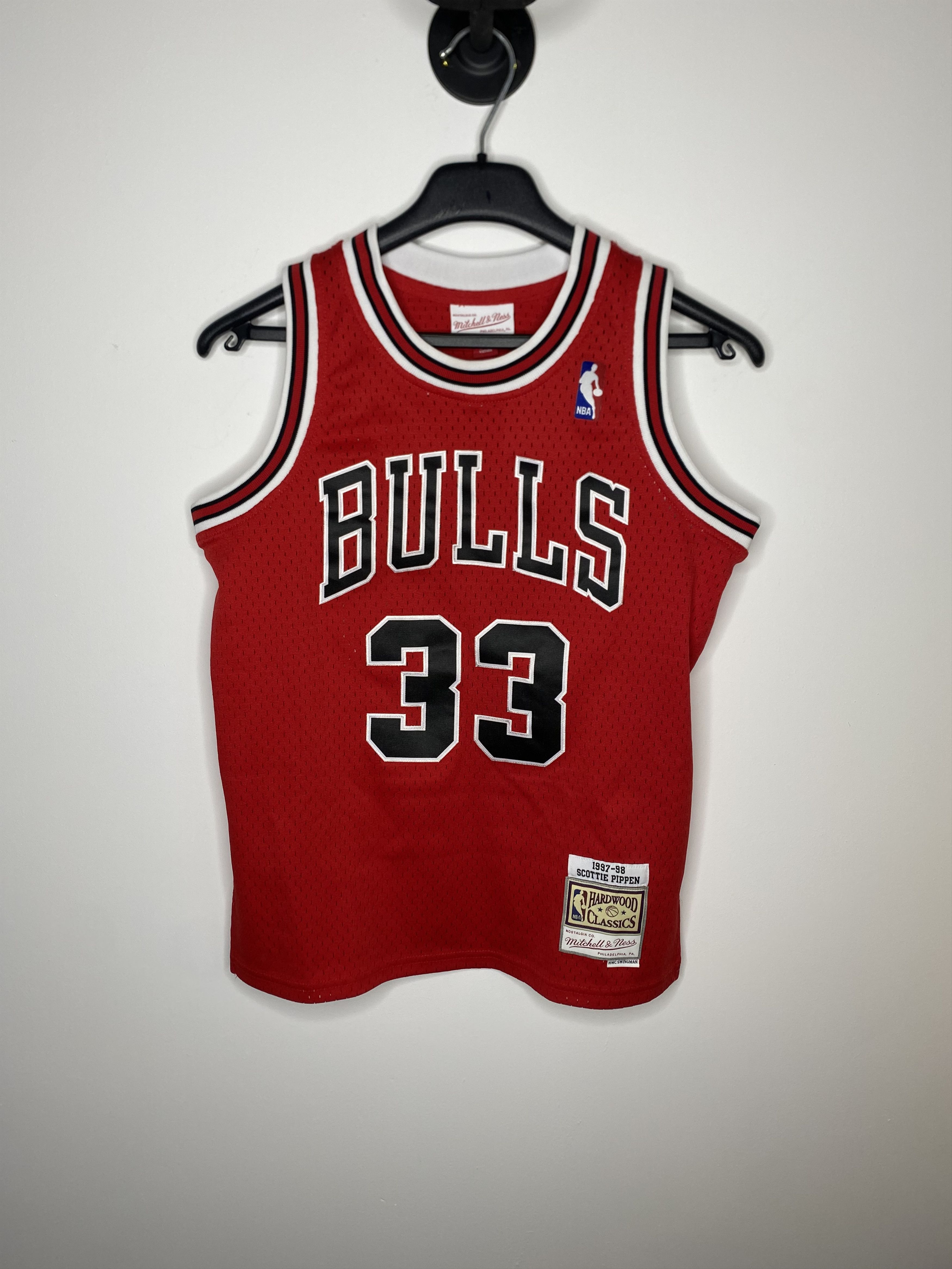Mitchell & Ness PIPPEN #33 CHICAGO BULLS 1997 NBA BASKETBALL SHIRT JERSEY Size US XS / EU 42 / 0 - 1 Thumbnail