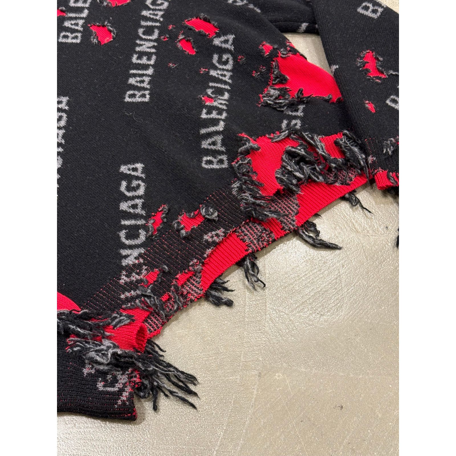 Balenciaga 2021 Balenciaga destroyed logo knit Size US S / EU 44-46 / 1 - 6 Thumbnail