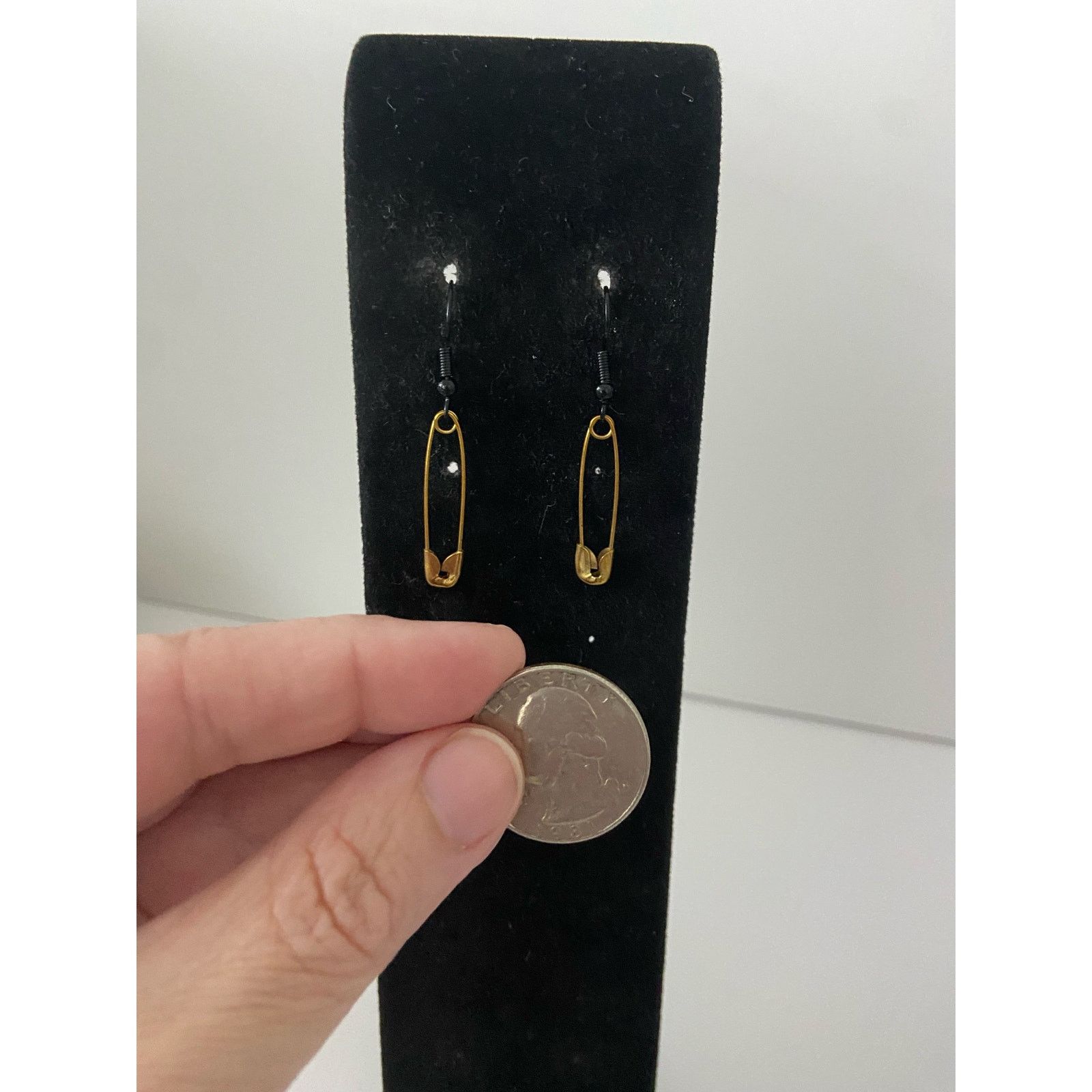 Handmade Upcycled safety pin earrings gold tone Size ONE SIZE - 2 Thumbnail