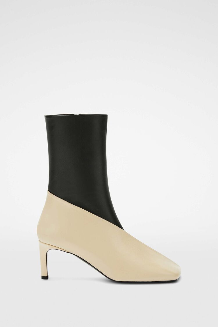 o1w1db10825 Ankle Boots in Black/Cream