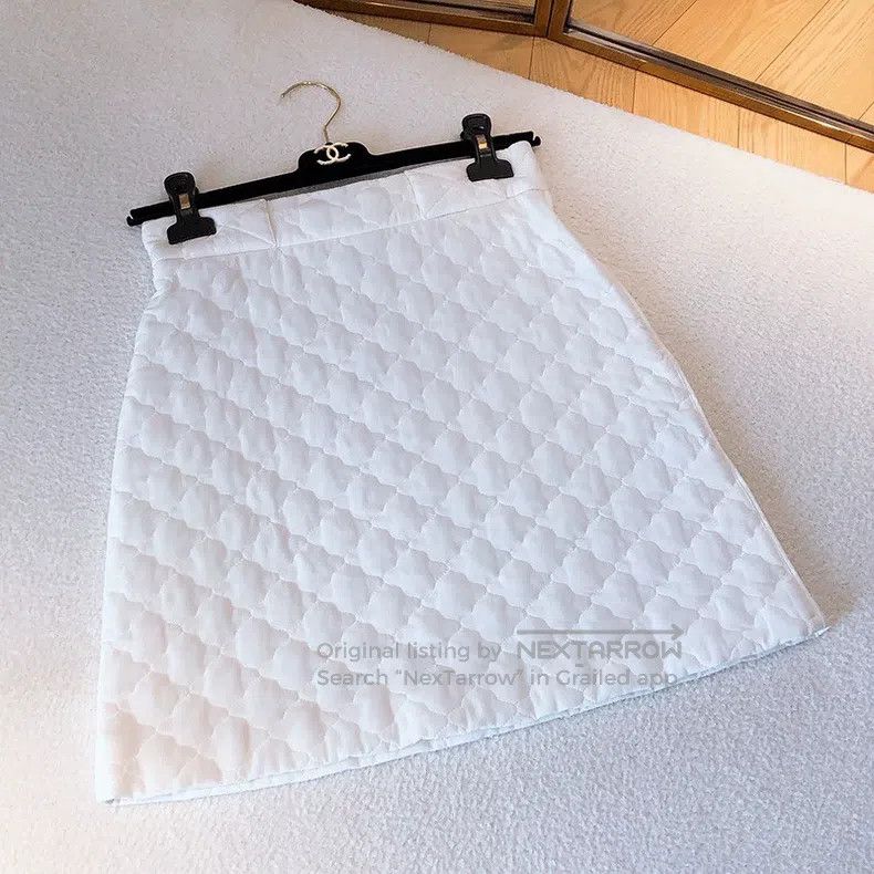Fendi Fendi White quilted grid silk skirt Size 42" / US 20 - 1 Thumbnail