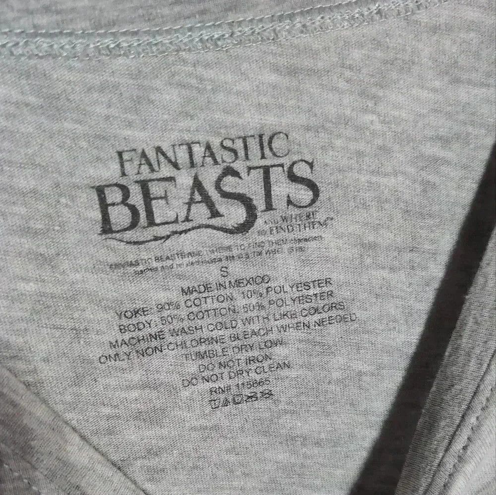 Designer Fantastic Beasts Tshirt Black and Grey ringed sleeve jersey Size US S / EU 44-46 / 1 - 3 Thumbnail