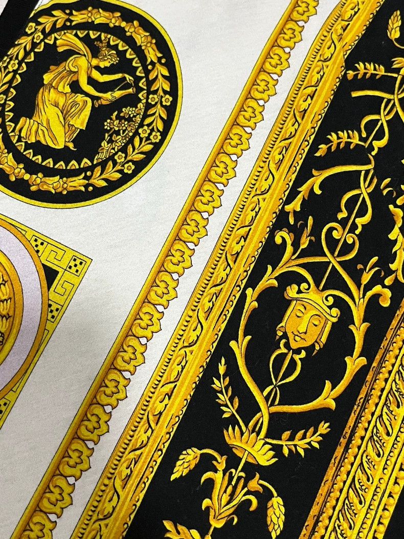 Versace Versace Printed T-shirts Size US XL / EU 56 / 4 - 7 Thumbnail