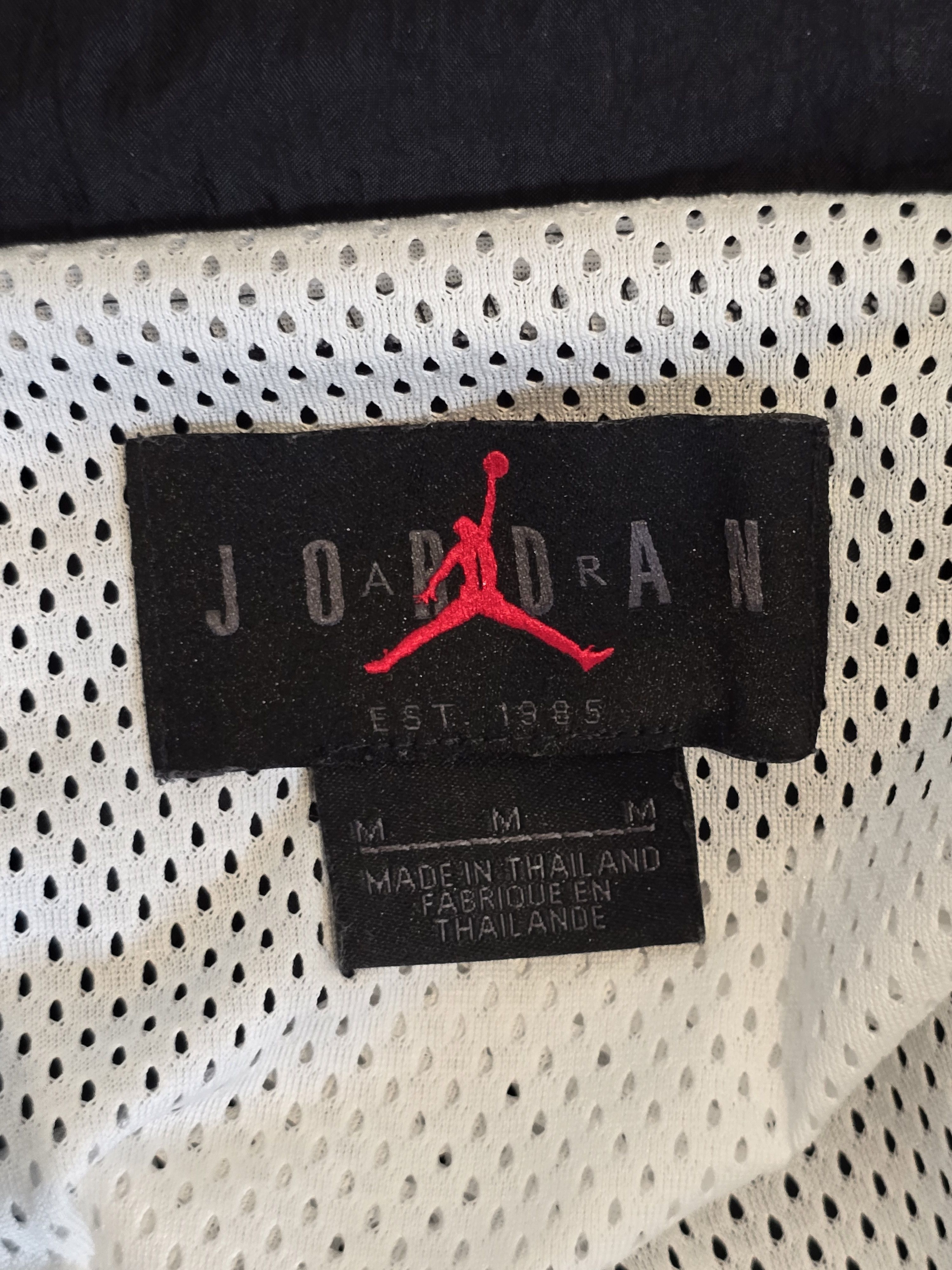 Nike Vintage 90s Nike Air Jordan Big Logo Windbreaker Jacket Size US M / EU 48-50 / 2 - 7 Thumbnail
