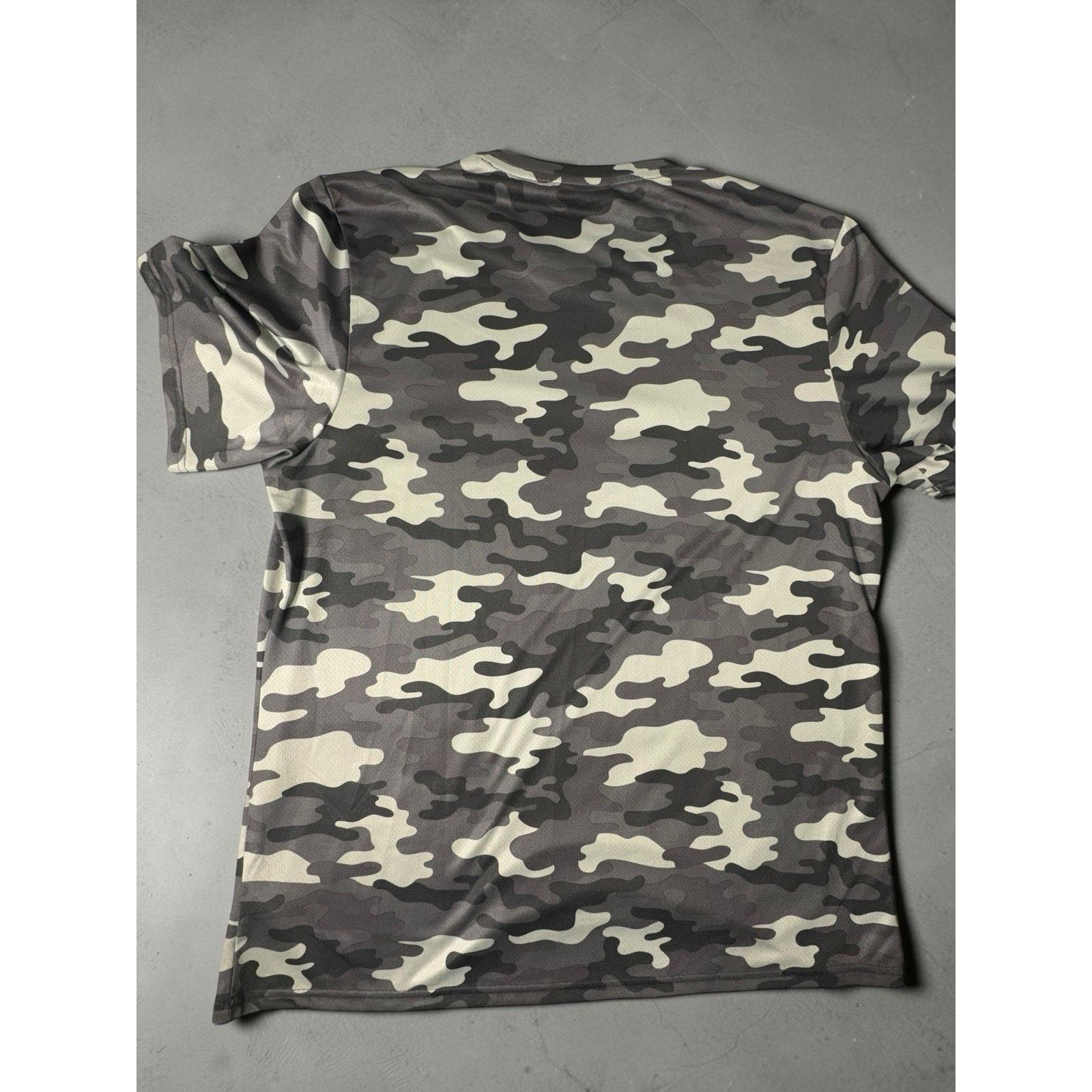 Gymshark Gymshark Shirt Mens XL Gray Camo Athletic Short Sleeve Size US XL / EU 56 / 4 - 4 Thumbnail