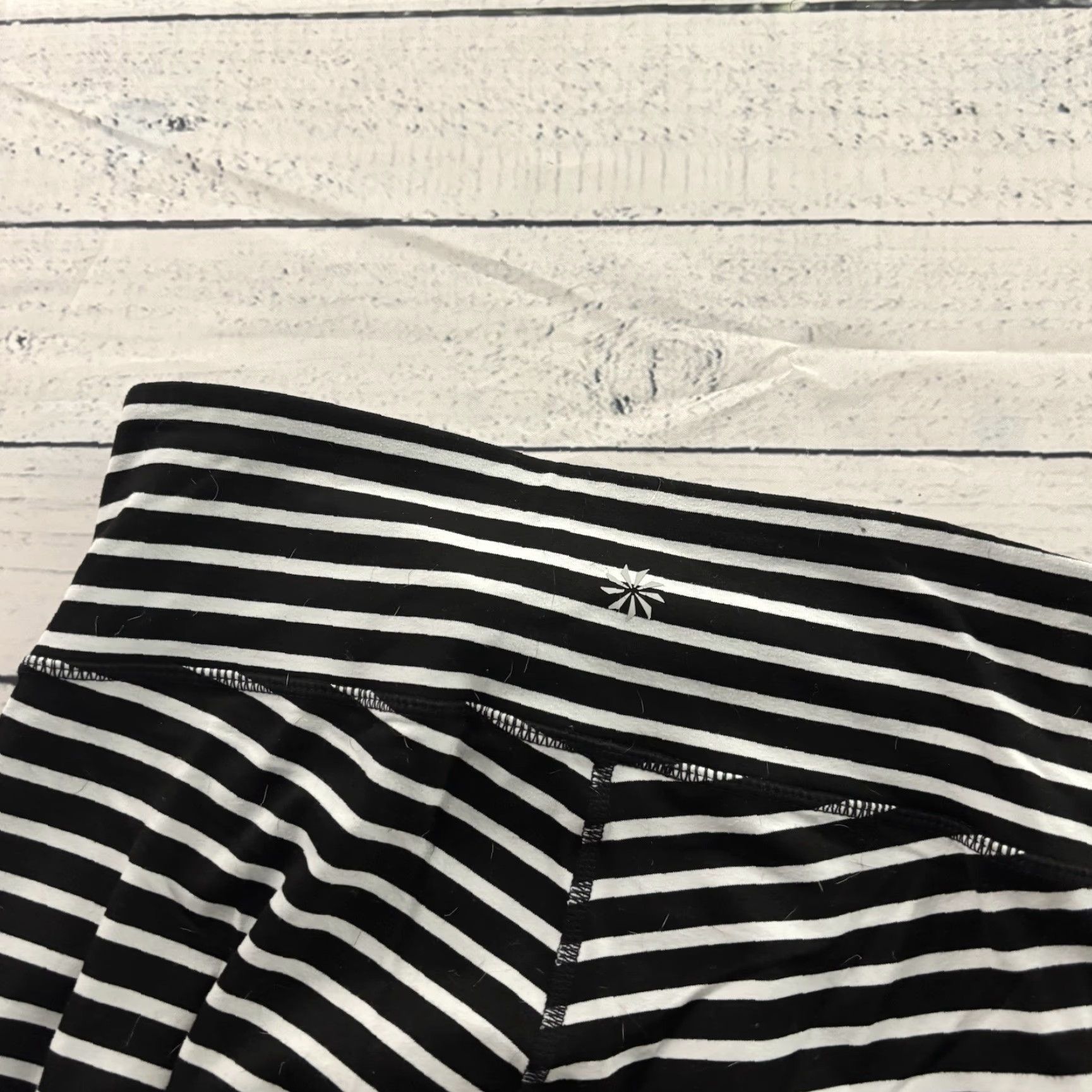 Athleta Athleta Chaturanga Capri Crop Leggings Women's XS Black White Striped Activewear Leggings Size 26" / US 2 / IT 38 - 5 Thumbnail