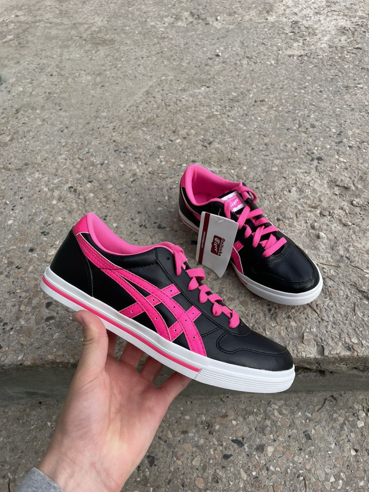 Asics NWB Asics Onitsuka Tiger Black Pink Sneakers EU 39 US 6 Size US 6 / IT 36 - 1 Thumbnail