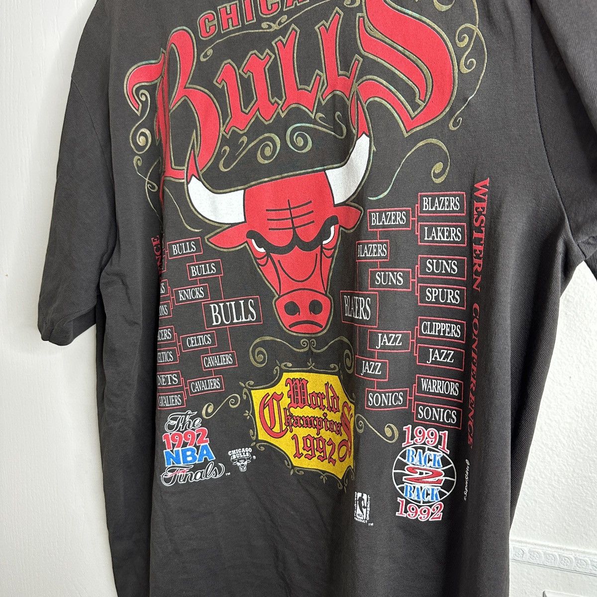NBA × Vintage Vintage VTG 1992 Chicago Bulls Champions Tee Single Stitch Size US XL / EU 56 / 4 - 4 Thumbnail