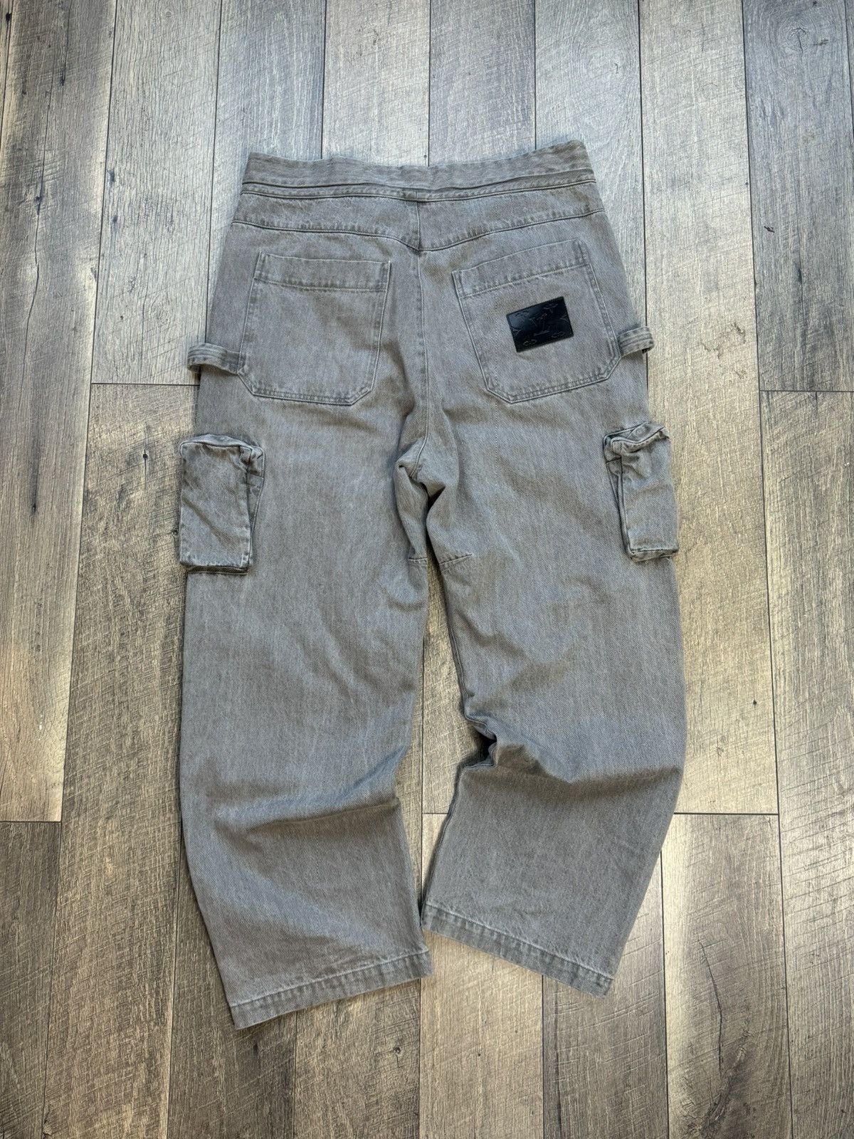 Louis Vuitton Louis Vuitton Grey Denim Cargo Pants Jeans - 38 Size US 38 / EU 54 - 1 Thumbnail