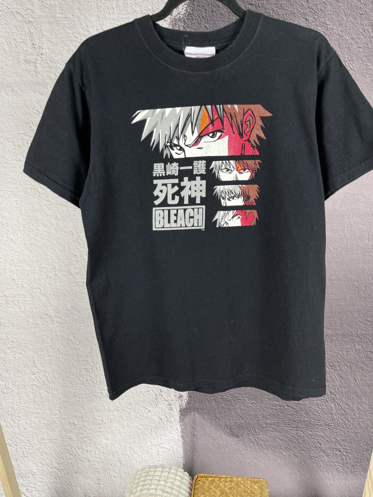 Anime BLEACH Ichigo Kurosaki vintage y2k shonen anime jump T-shirt Size US M / EU 48-50 / 2 - 4 Thumbnail