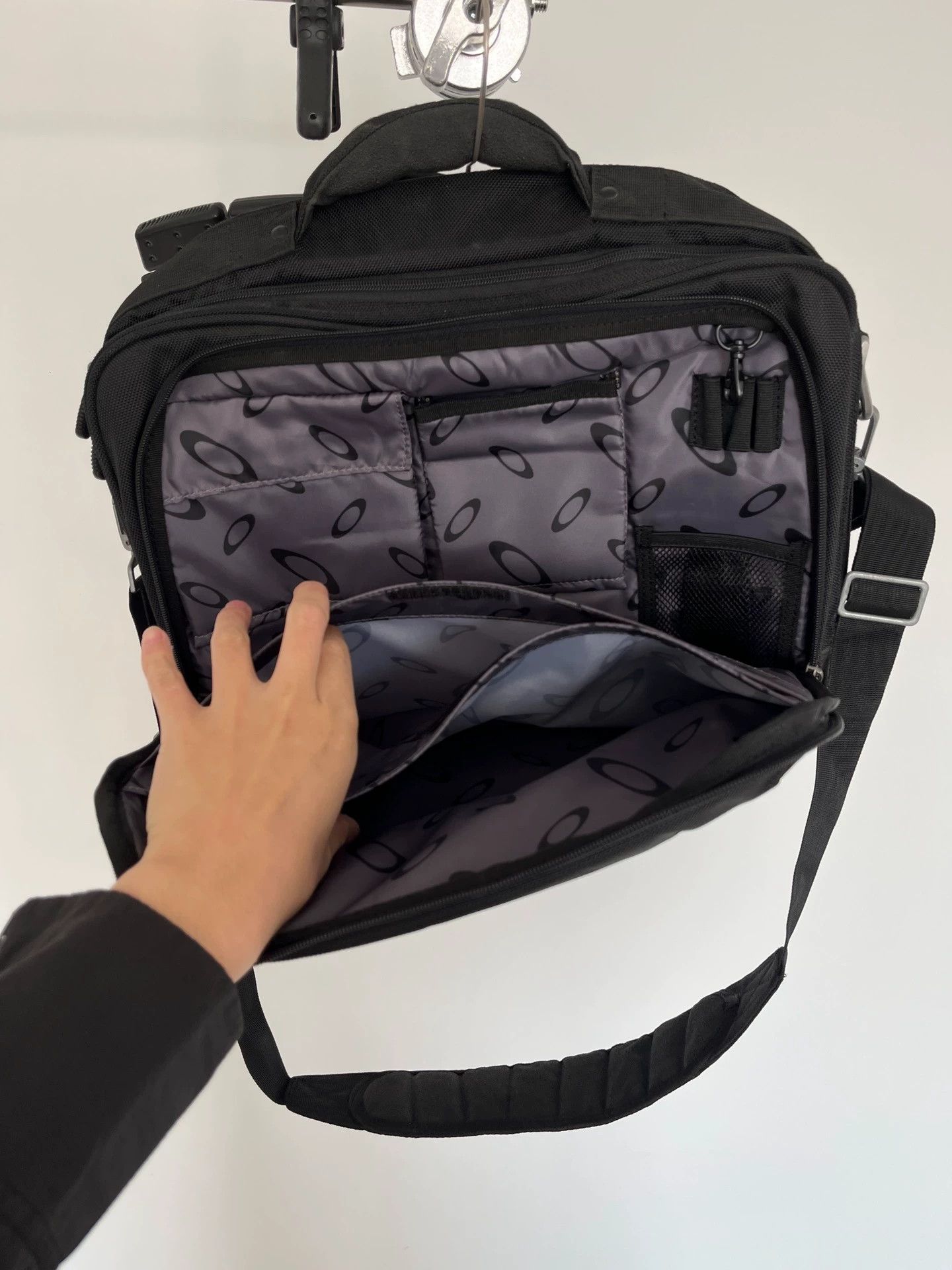 Oakley Vintage Oakley Shoulder Bag Size ONE SIZE - 4 Thumbnail