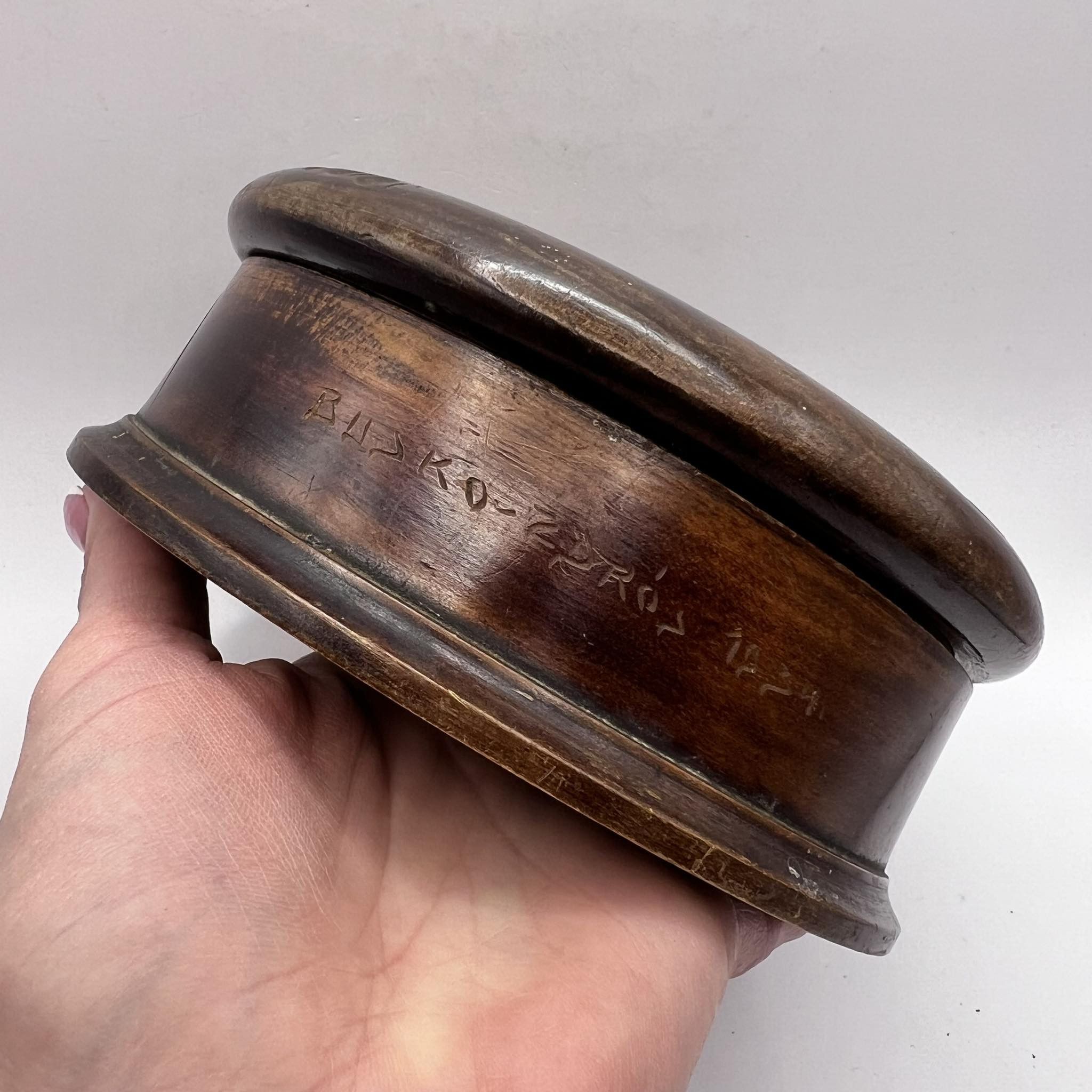 Vintage 1934 Vintage Hand Carved Wood Trinket Box Signed Size ONE SIZE - 4 Thumbnail