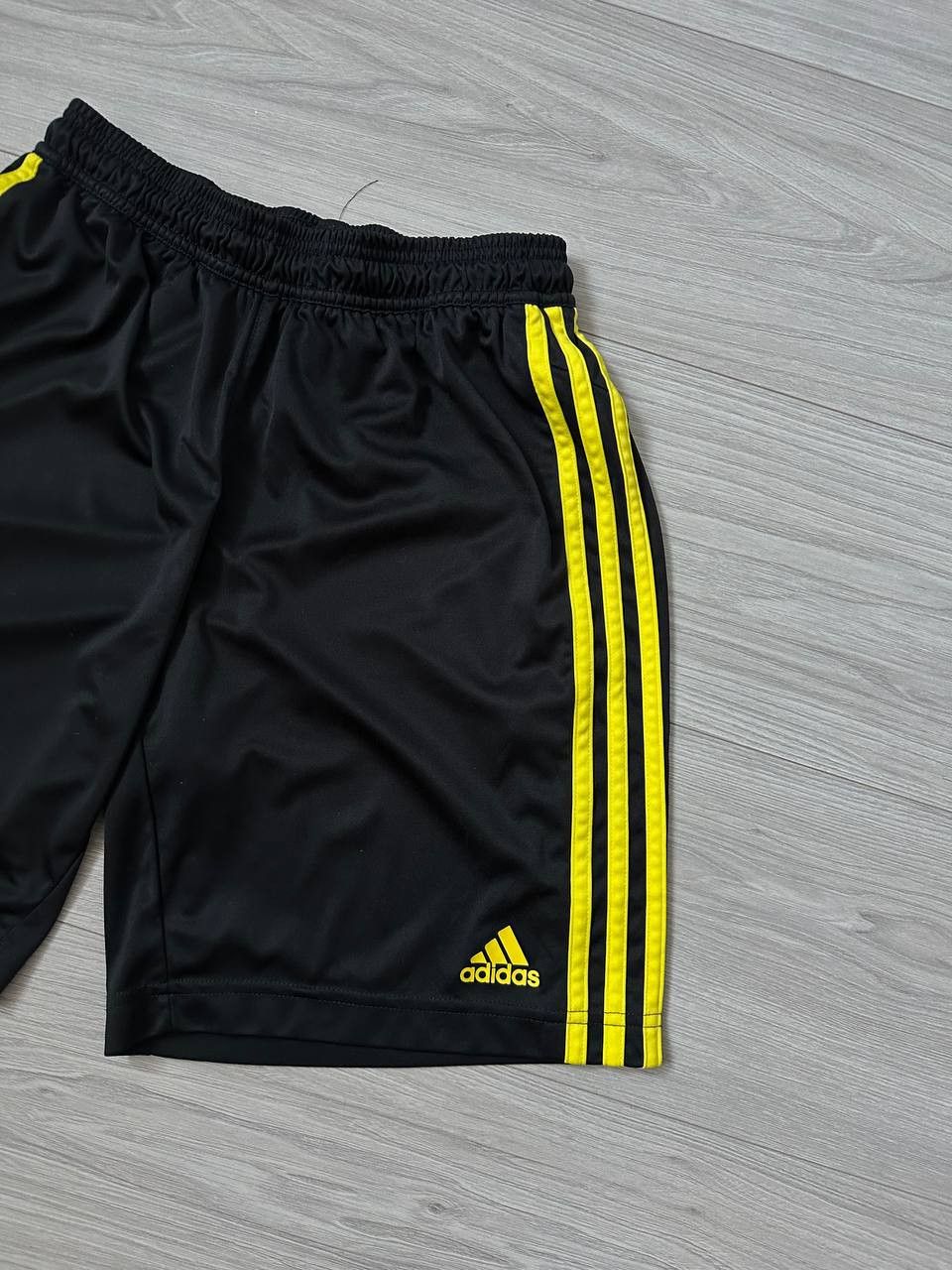 Adidas LIVERPOOL HOME FOOTBALL SOCCER SHORTS ADIDAS Size US 28 / EU 44 - 2 Thumbnail