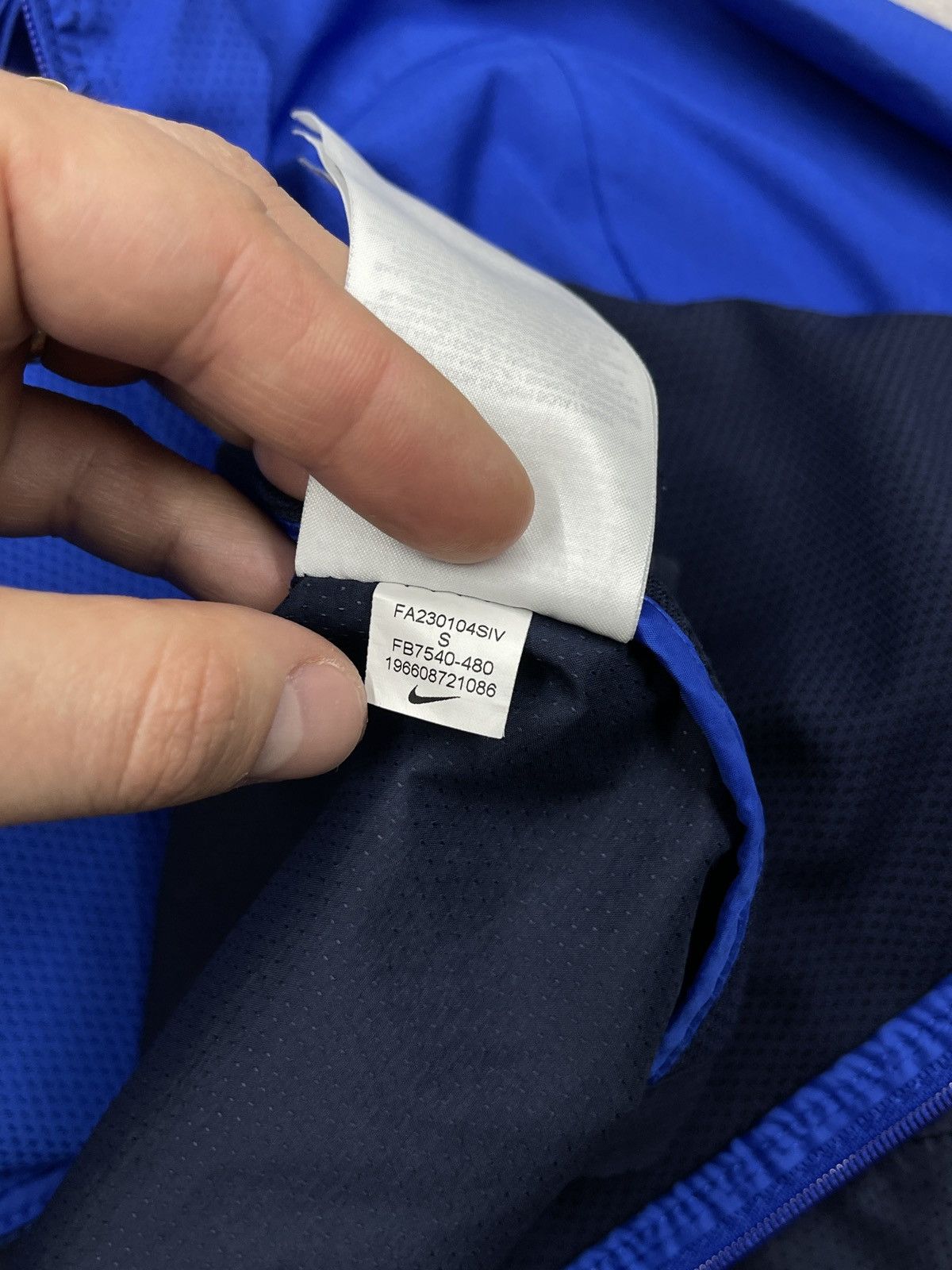 Nike Mens Nike Running Windrunner Hooded Jacket Blue Navy Size US S / EU 44-46 / 1 - 12 Thumbnail