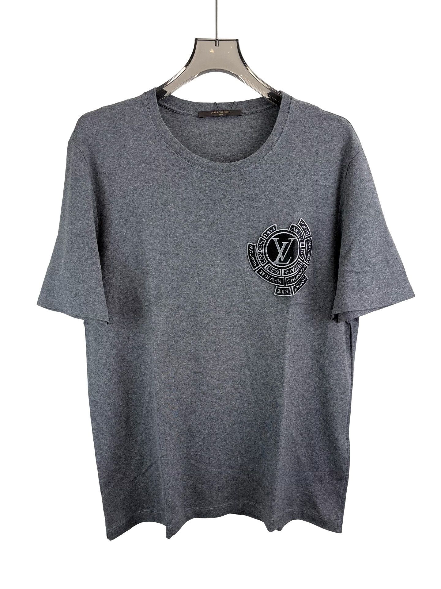Louis Vuitton Louis Vuitton Embroidered Crest Grey T-Shirt XXL Size US XXL / EU 58 / 5 - 1 Thumbnail